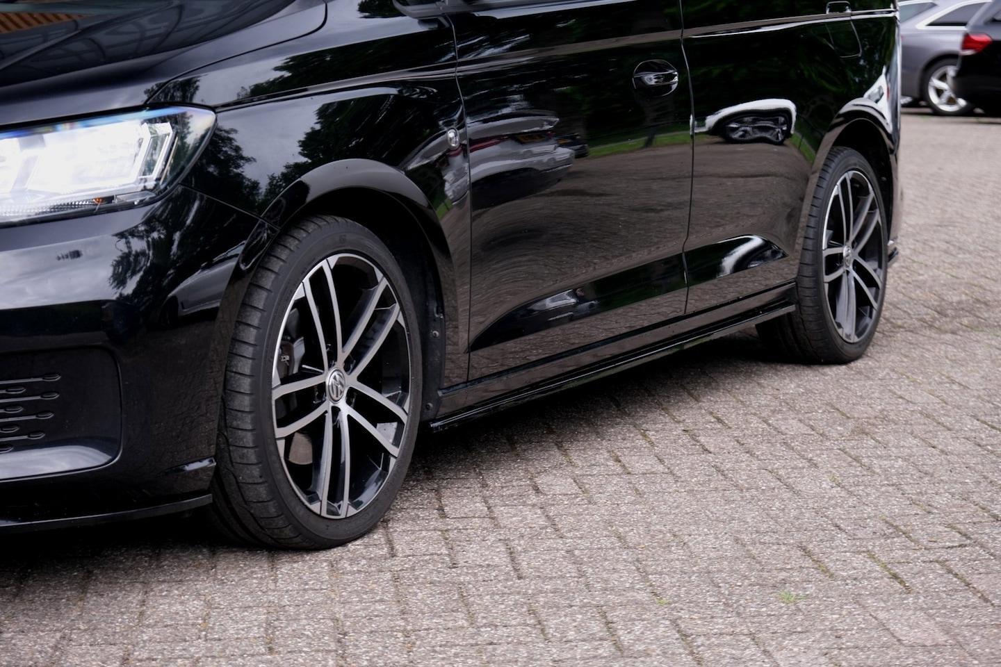 Foto van Volkswagen Caddy Modified Partition Wall