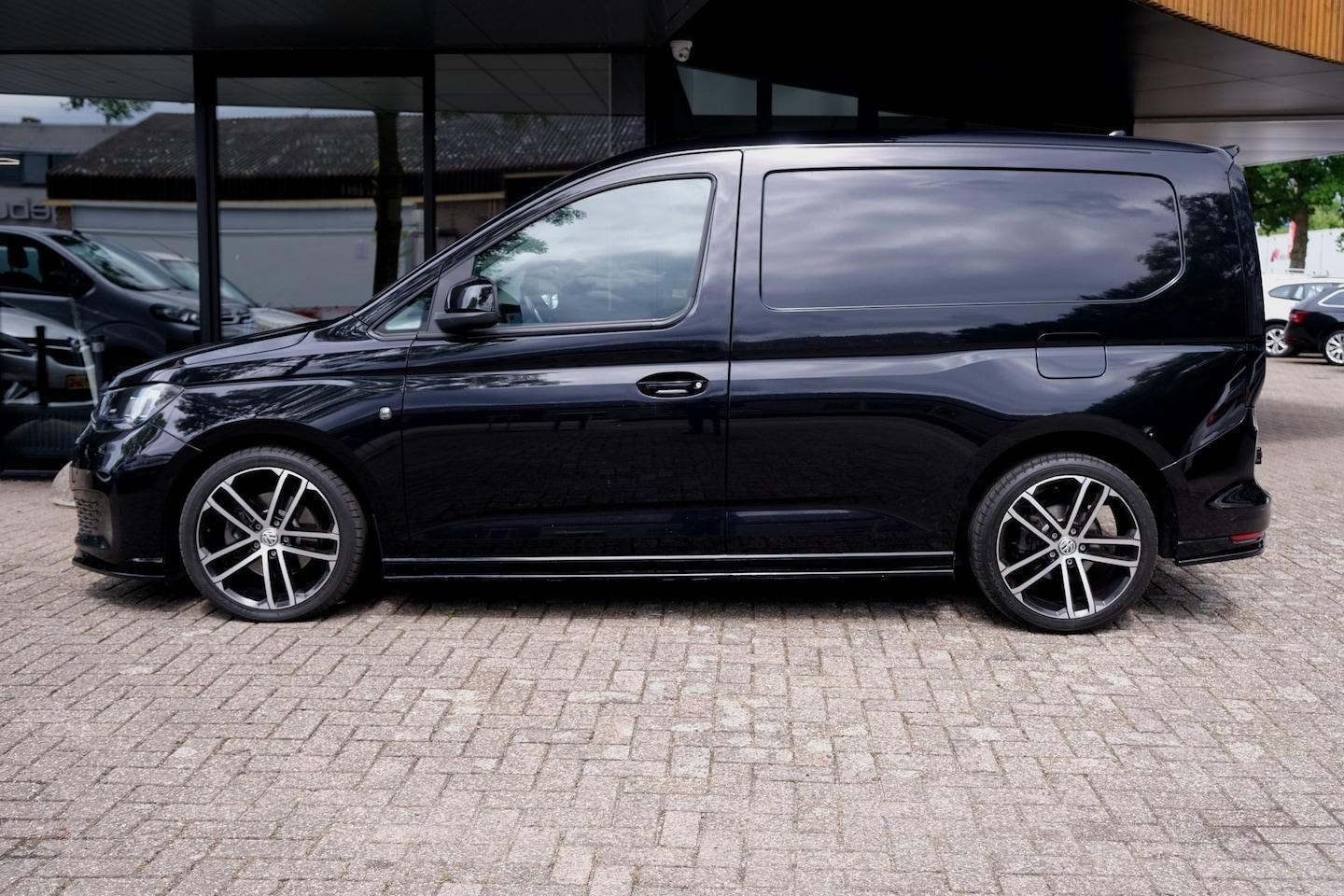 Foto van Volkswagen Caddy Modified Partition Wall