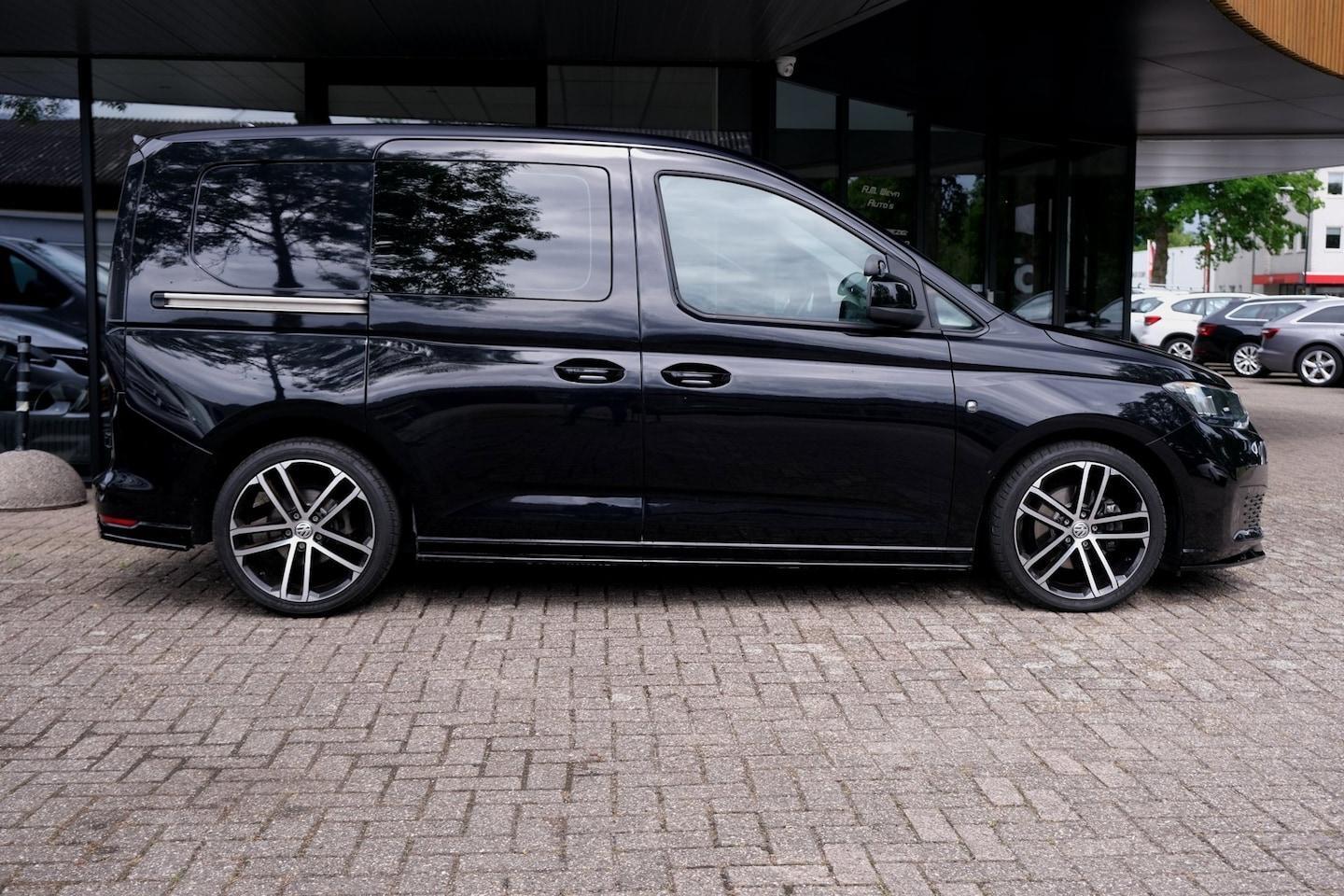 Foto van Volkswagen Caddy Modified Partition Wall