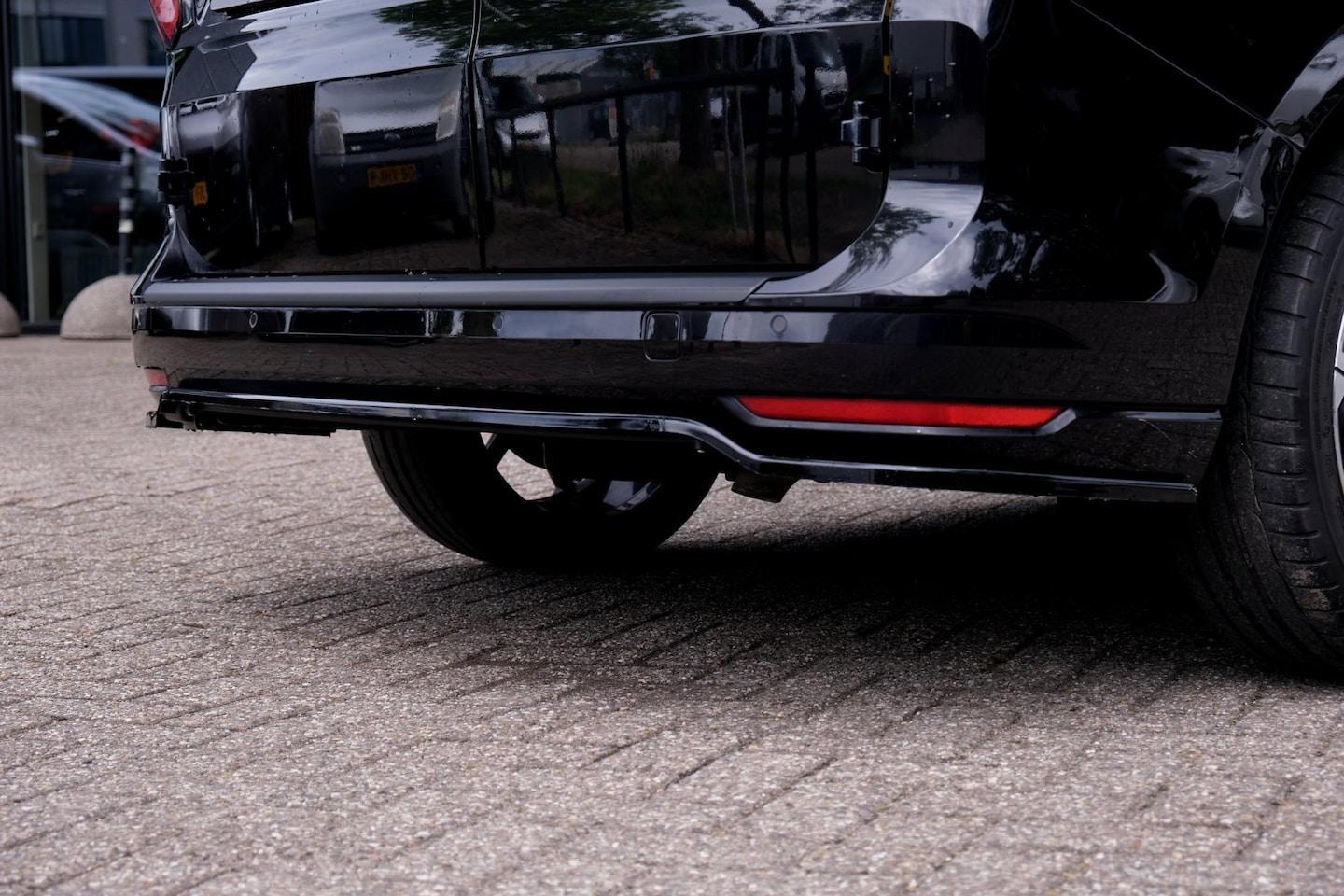 Foto van Volkswagen Caddy Modified Partition Wall
