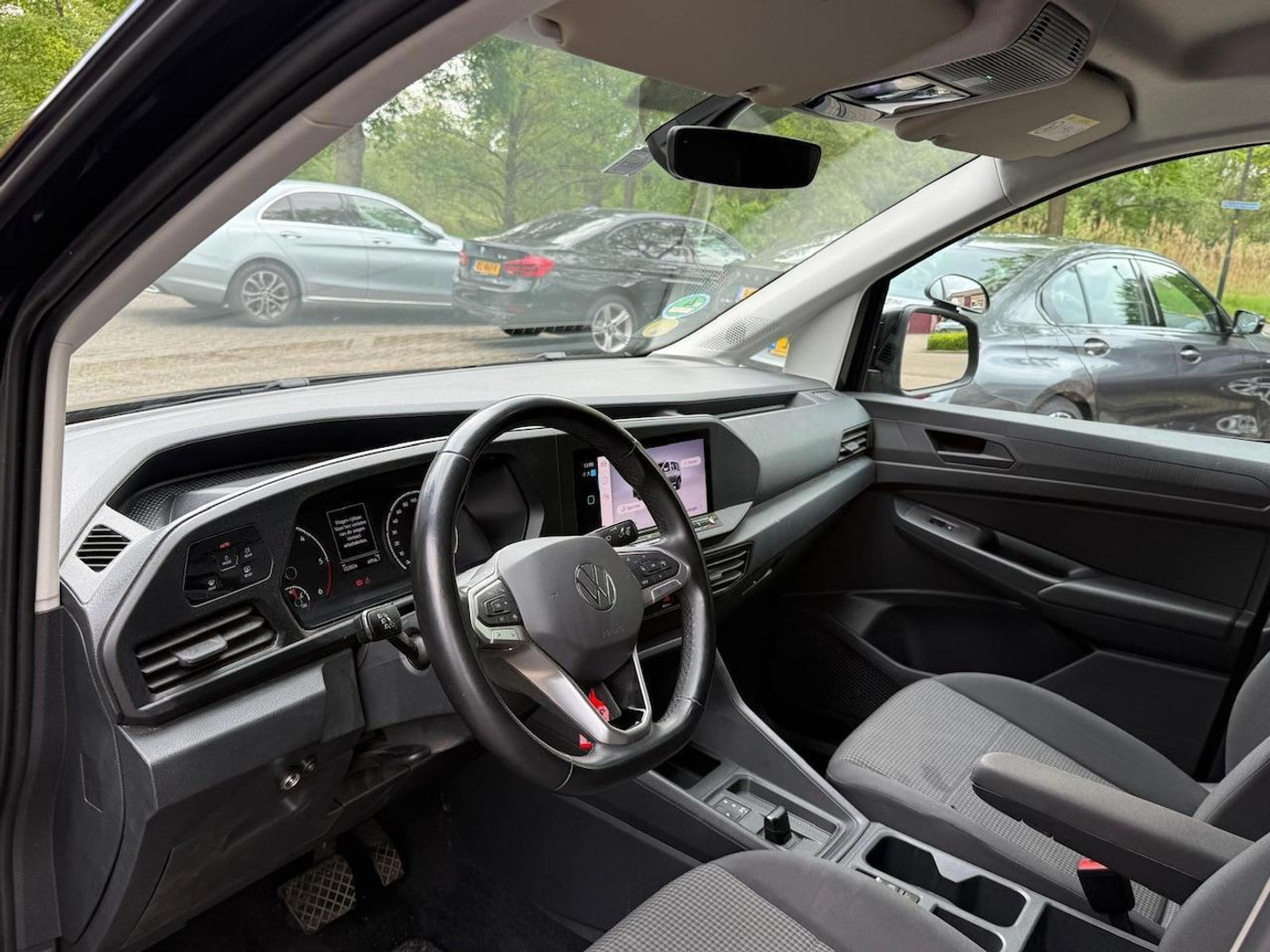 Foto van Volkswagen Caddy Modified Partition Wall