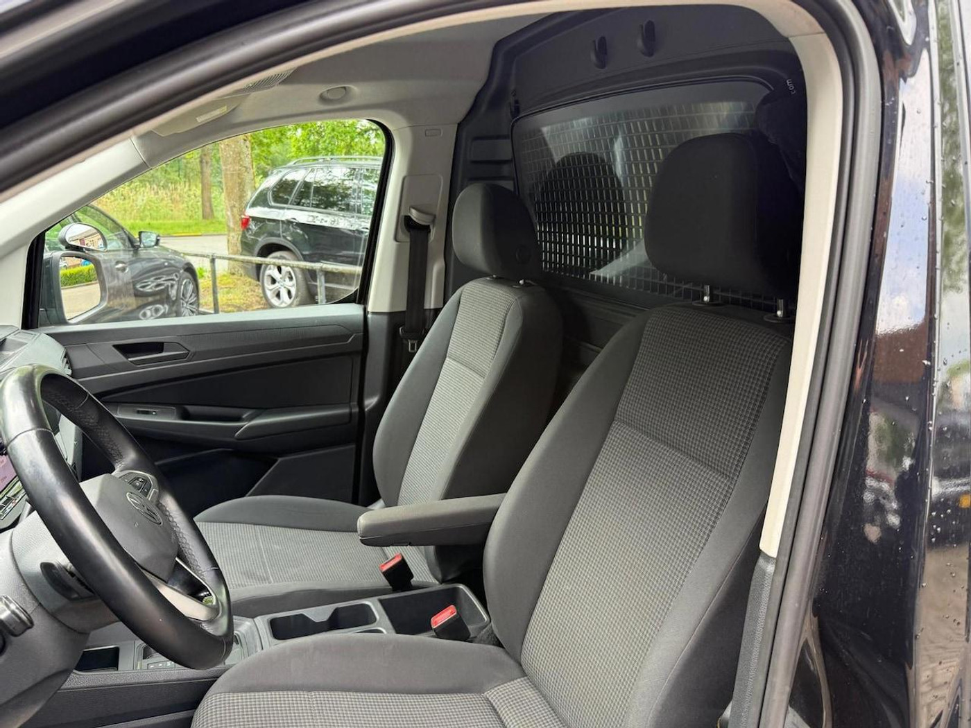 Foto van Volkswagen Caddy Modified Partition Wall