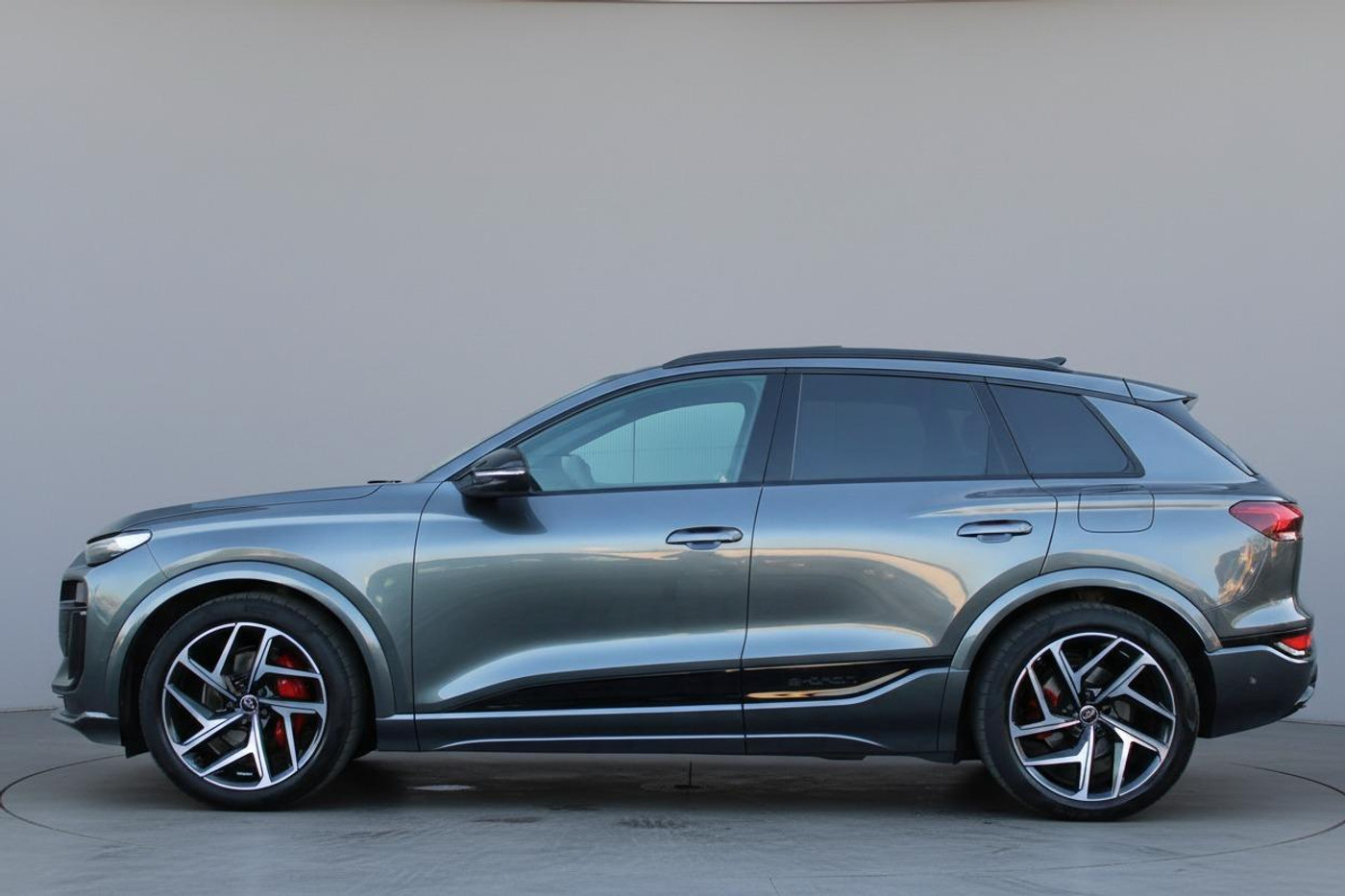 Foto van Audi Q6 Suv E-tron Performance