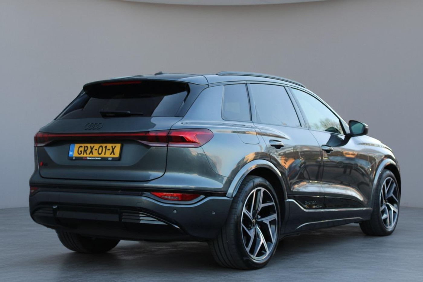 Foto van Audi Q6 Suv E-tron Performance
