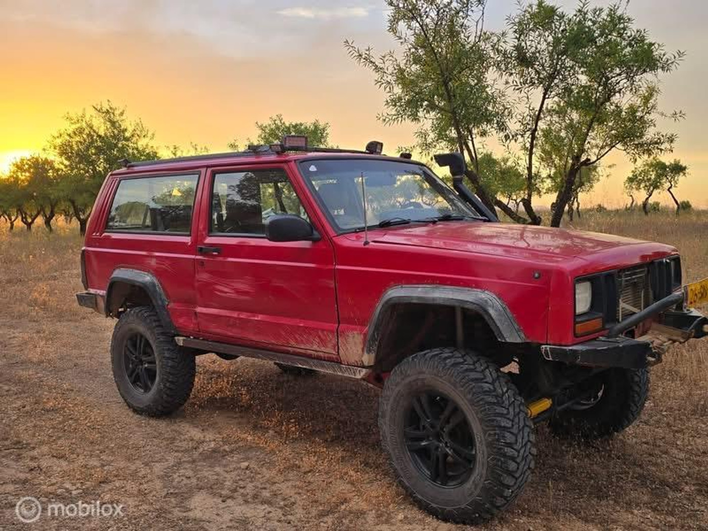 Jeep Cherokee 4.0i SE Offroad 4x4 Verhoogd Speciaal Automaat 1998 - voorkant