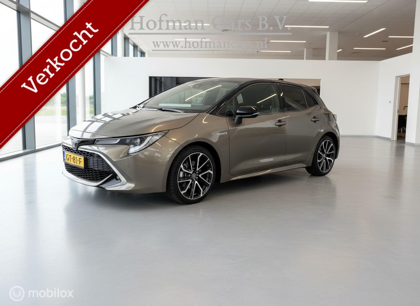 Toyota Toyota Corolla 2.0 Hybrid GR-Sport Plus | 184 PK | 2-Tone | Sportstoelen | Camera | Winterset 2020 - voorkant