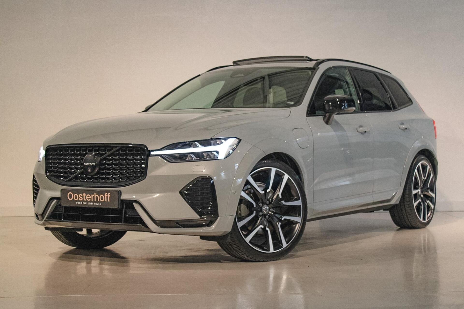 Volvo Xc60 2.0 T6 Plug-in hybrid AWD Plus Dark LUCHTV | PANO 2024 - voorkant