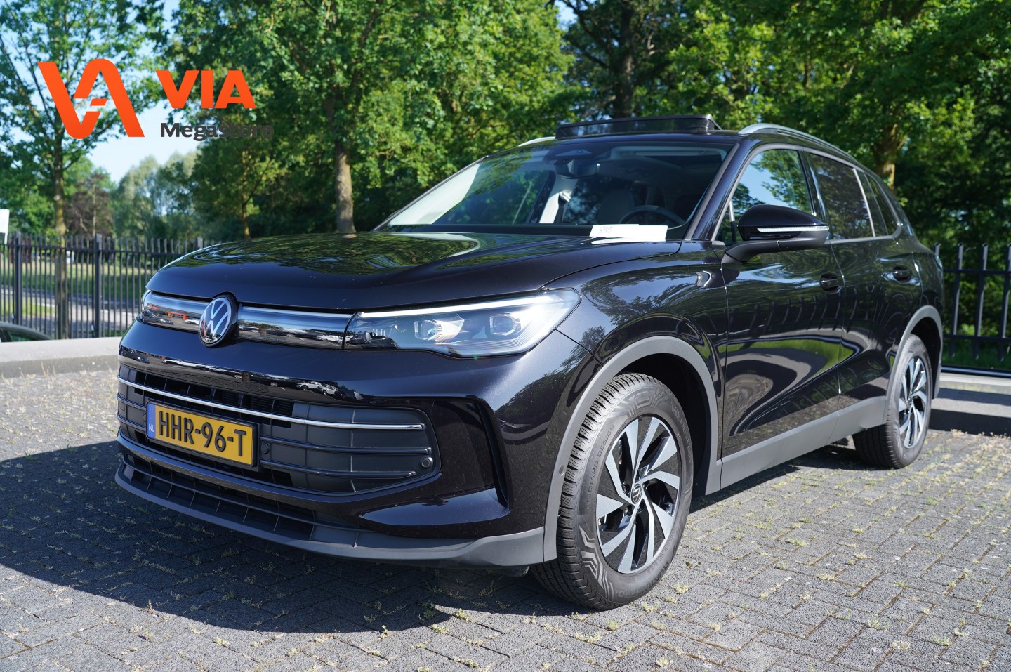Volkswagen Tiguan 1.5 eTSI Style Business | Pano | Keyless | Apple | LED | El. klep 2024 - voorkant
