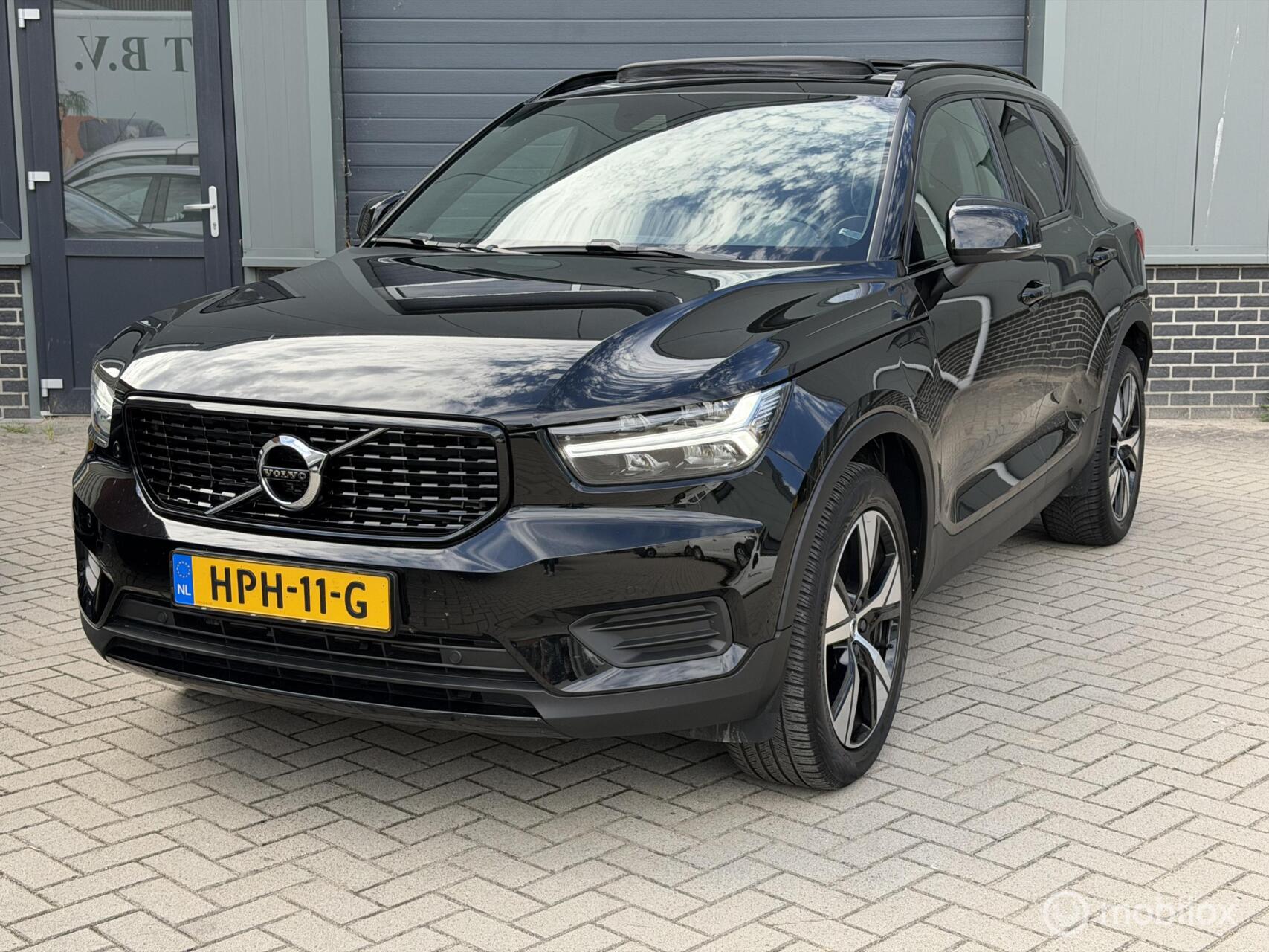 Volvo XC40 1.5 T5 Recharge R-Design/ DEALER ONDERHOUDEN 2021 - voorkant