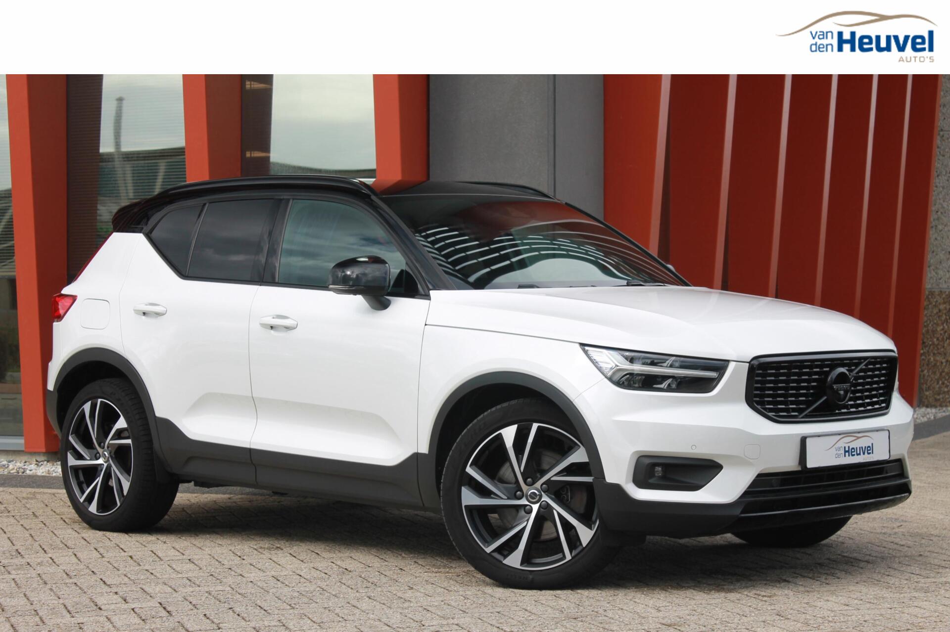 Volvo XC40 T5 Recharge R-Design | Stoelverwarming | 360° Camera | Pilot Assist | BLIS | H&K | Glossy Black | Keyless 2021 - voorkant