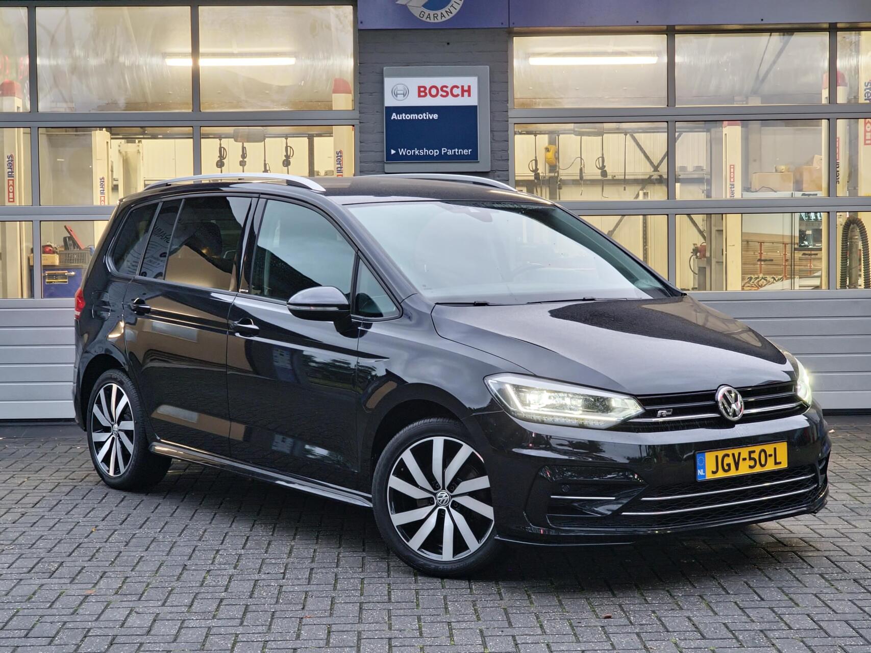 Volkswagen Touran 1.5 TSI DSG United R-line 7p|LED Matrix|7-persoons|ACC|Clima|PDC| 2020 - voorkant