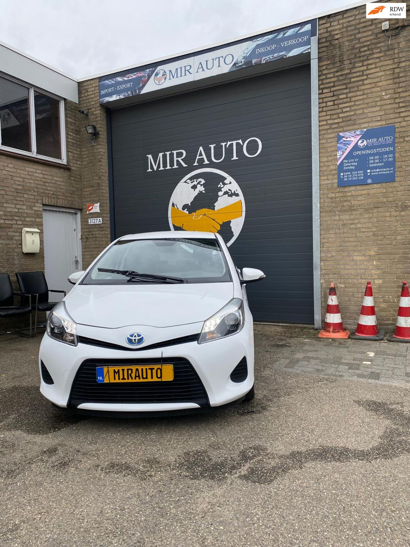 Toyota Toyota Yaris Hybrid 1.5 Hybrid Dynamic 6-2013 2013 - voorkant