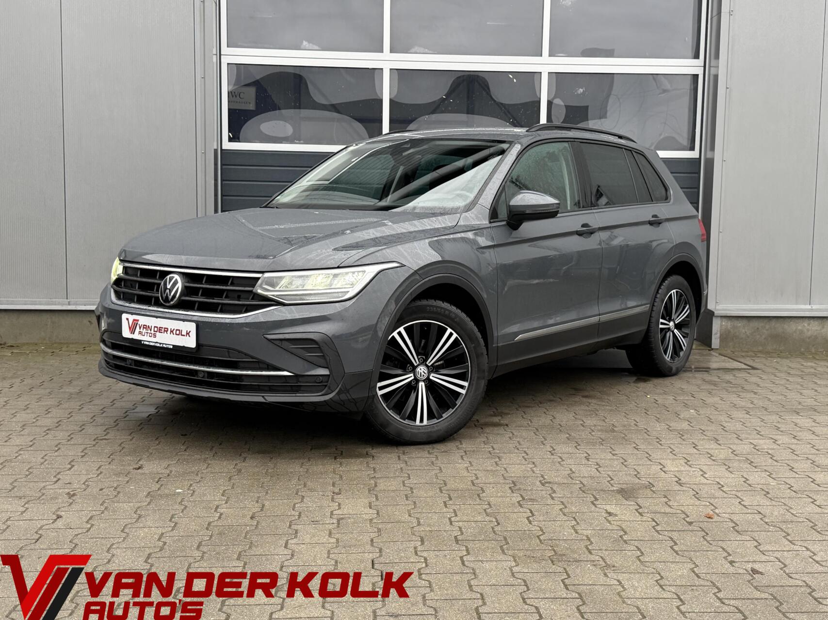 Volkswagen Tiguan 1.5 TSI Life Automaat | Adaptive Cruise | CarPlay | Stuur/Stoelverwarming | LED | Navigatie | Climate 2021 - voorkant