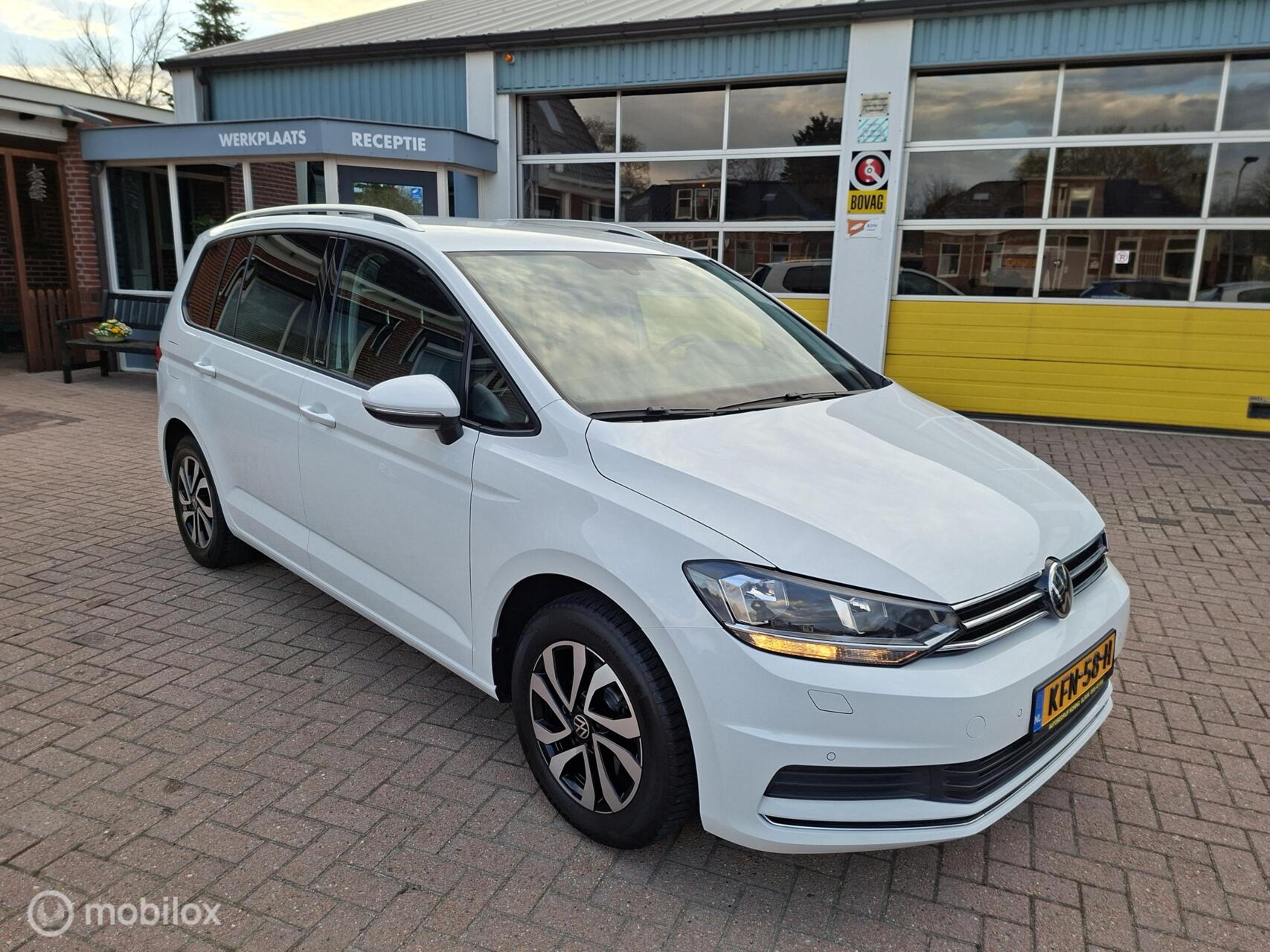 Volkswagen Touran 1.5 TSI Comfortline Business 7 persoons 2021 - voorkant