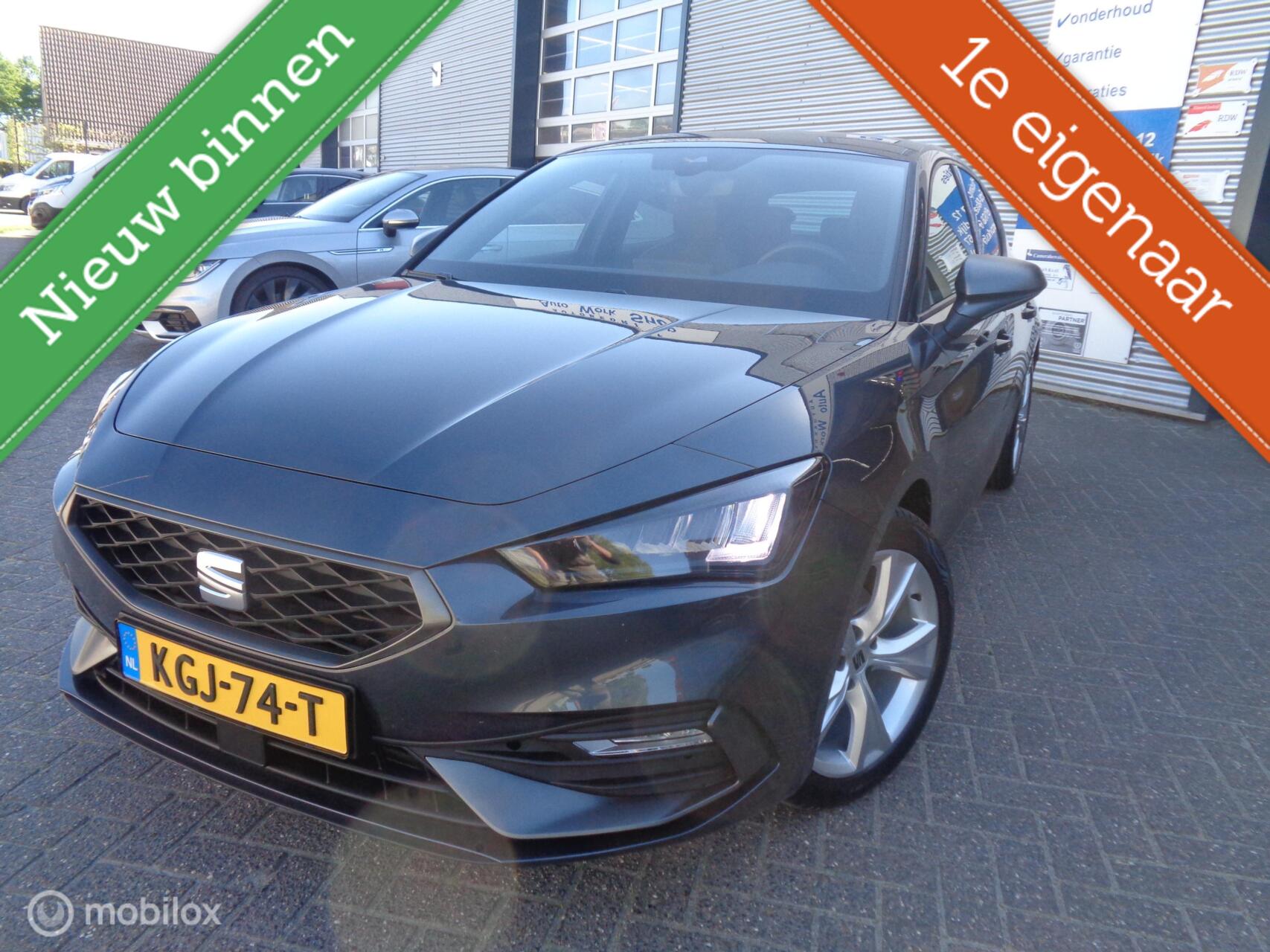 Seat Leon 1.0 TSI FR 81kw Airco/LM velgen/FULL LED/Dig dash/Sfeer pak/Navigatie/Apple carplay/Zwarte hemel/PDC/1 st eig 2022 - voorkant