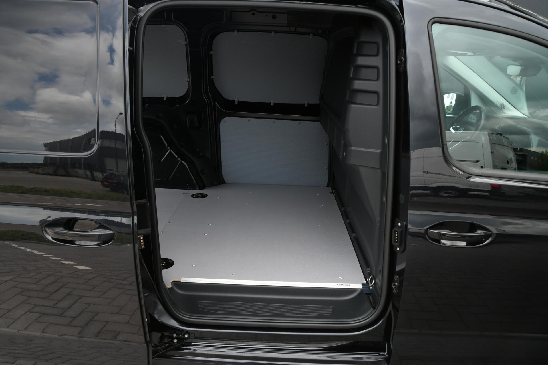 Foto van Volkswagen Caddy Cargo Maxi