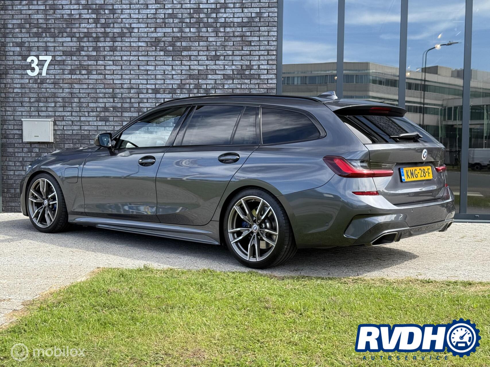 Foto van BMW 330e