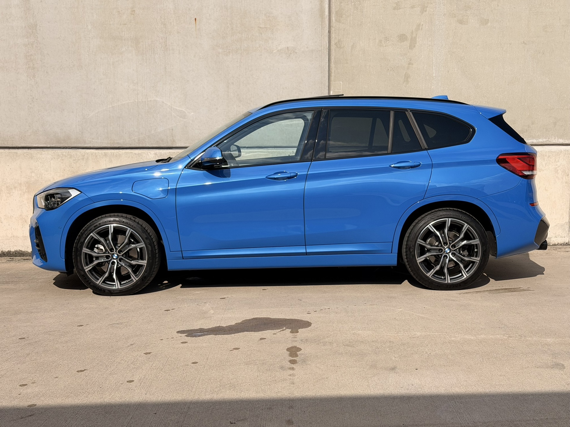 Foto van BMW X1 Xdrive25e