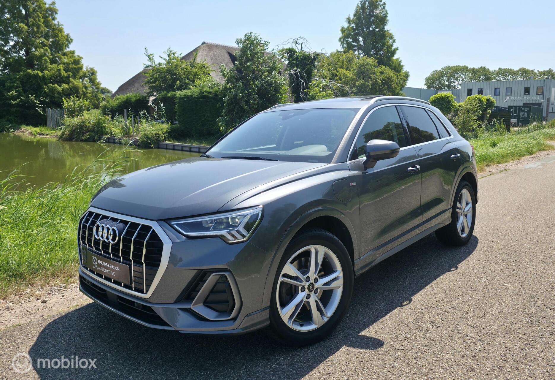 Audi Q3 E-tron 45 TFSI e S-Line / Pano / Leder / El.Trekh. / Camera 2023 - voorkant