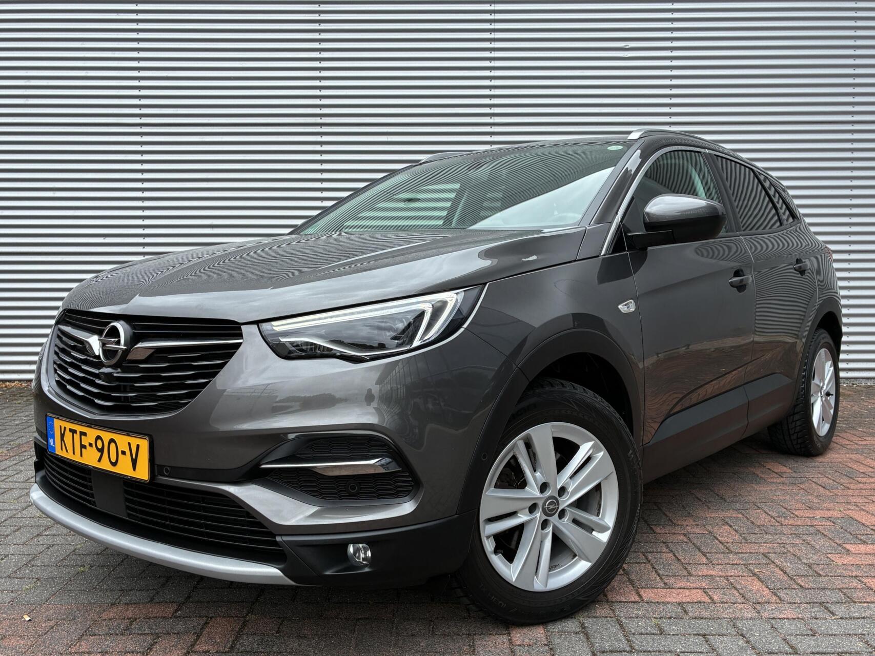 Opel Grandland X 1.2 Turbo Innovation Led Carplay Cruise Pdc Eerste Eigenaar Vol Opties trekhaak 360 Camera Stof|Leer Uniek 20555 KM Gereden Nieuwstaat Dealer Onderhouden 2018 - voorkant