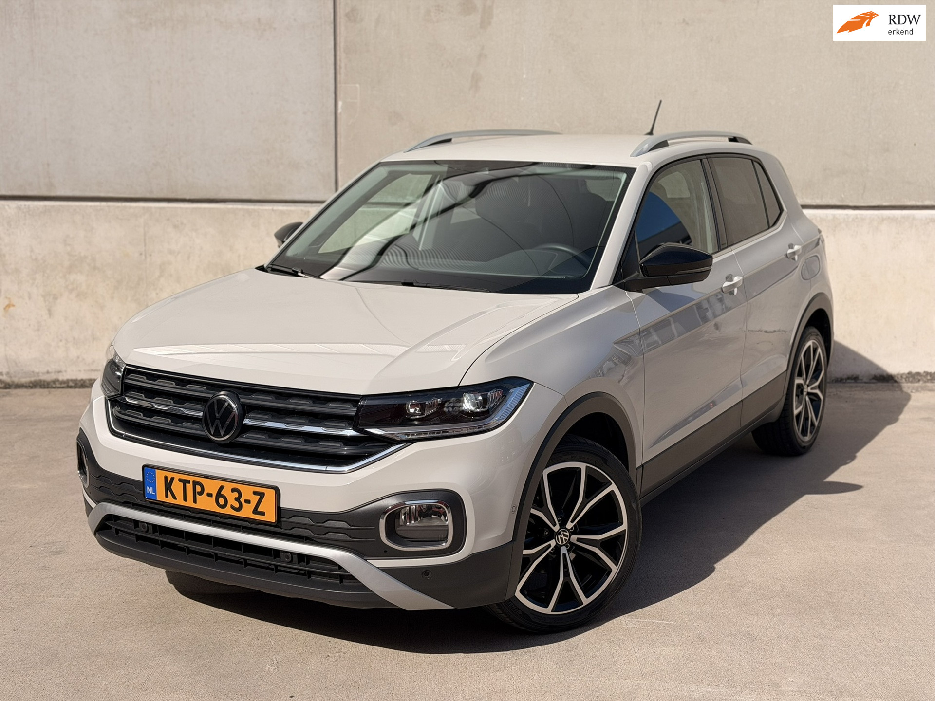 Volkswagen T-cross 1.5 TSI DSG 18'' Camera Virtual Trekhaak CarPlay ACC 2021 - voorkant