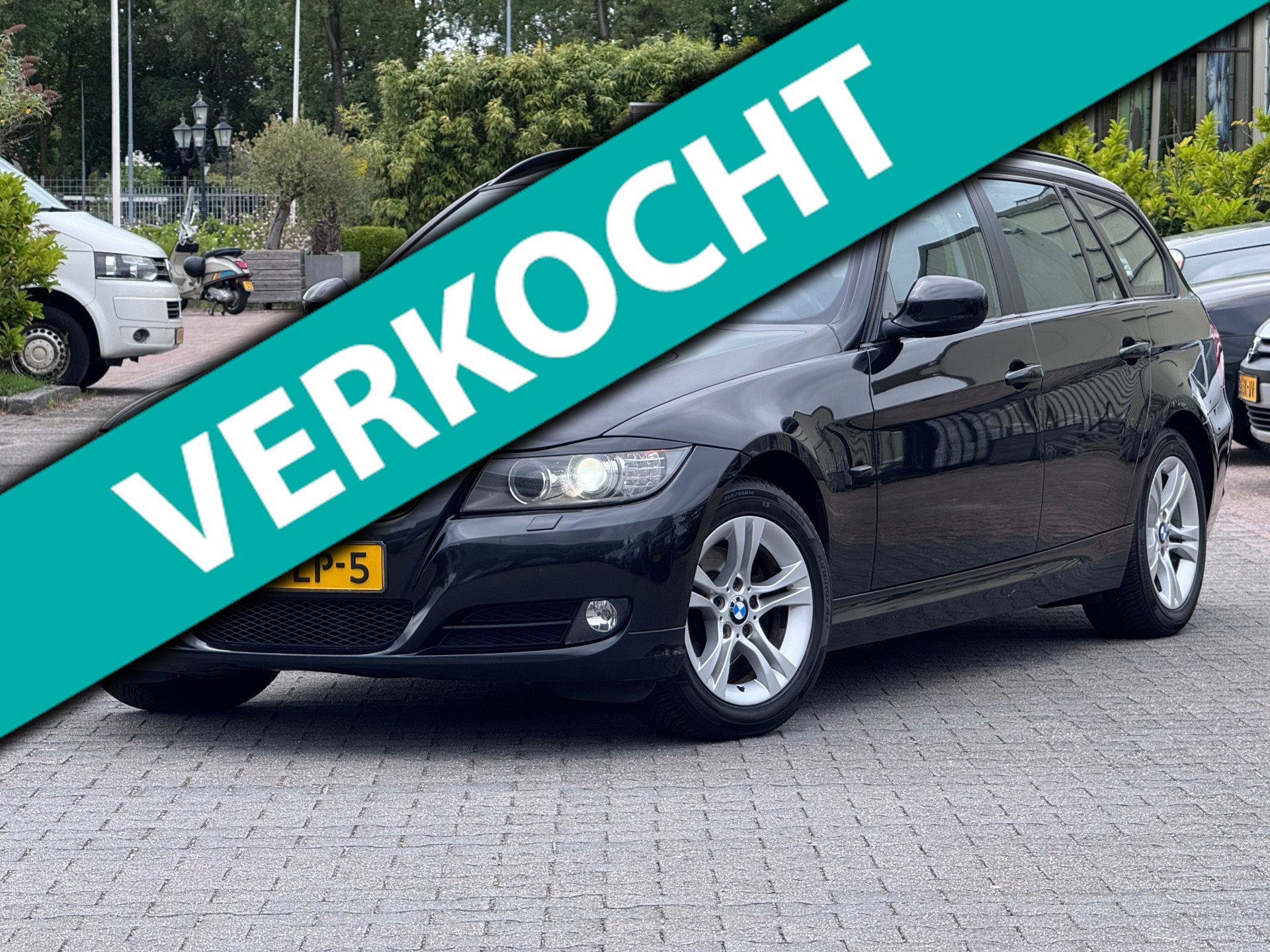 BMW 318i 318i High Executive | Automaat | Xenon | Parkeersensoren | Trekhaak | Bluethooth | Climate control 2011 - voorkant