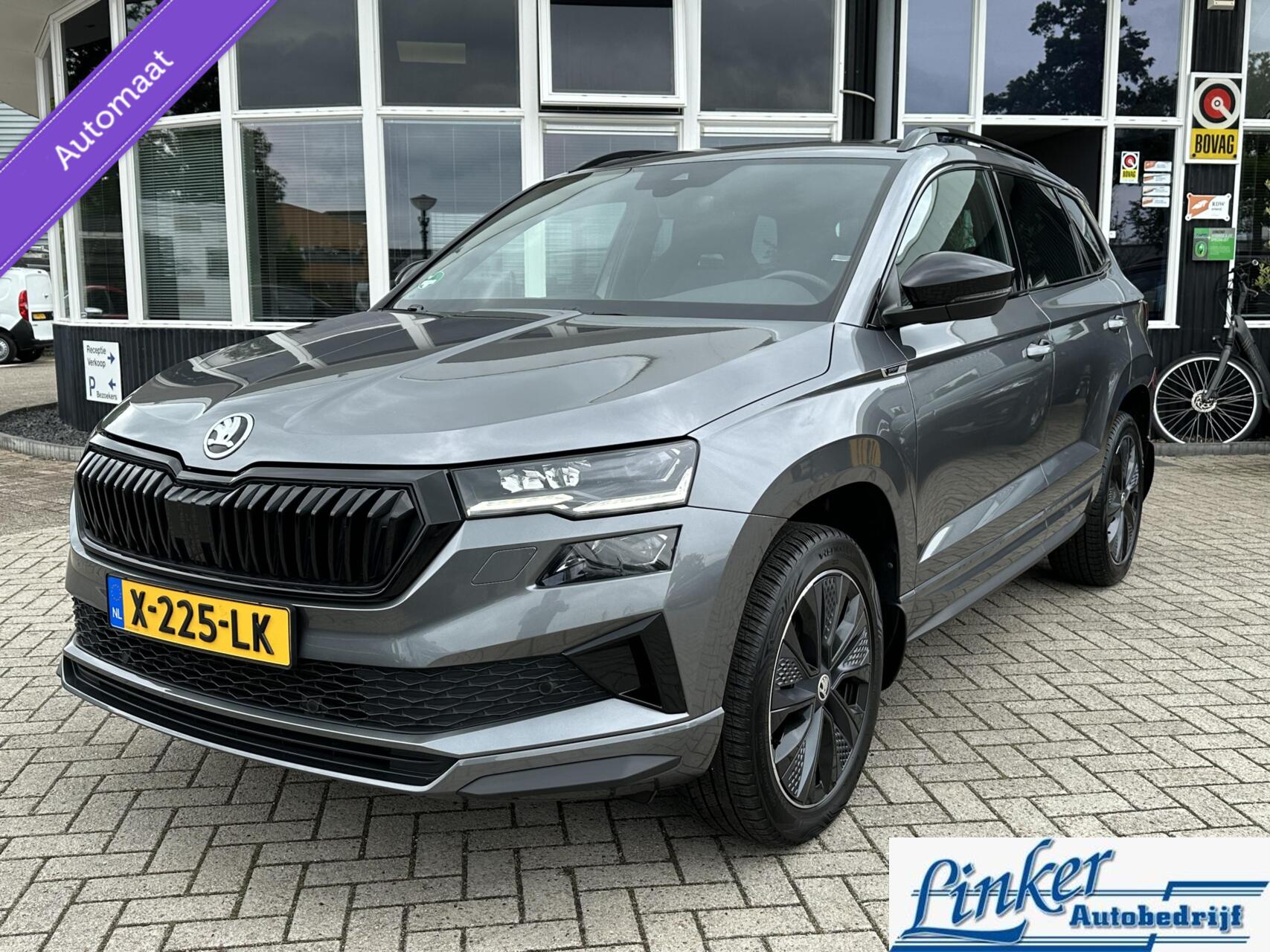 Skoda Karoq 1.5 TSI ACT Sportline Business PANO CAMERA ELEKTR KOFFERKLEP RIJKLAAR 2023 - voorkant