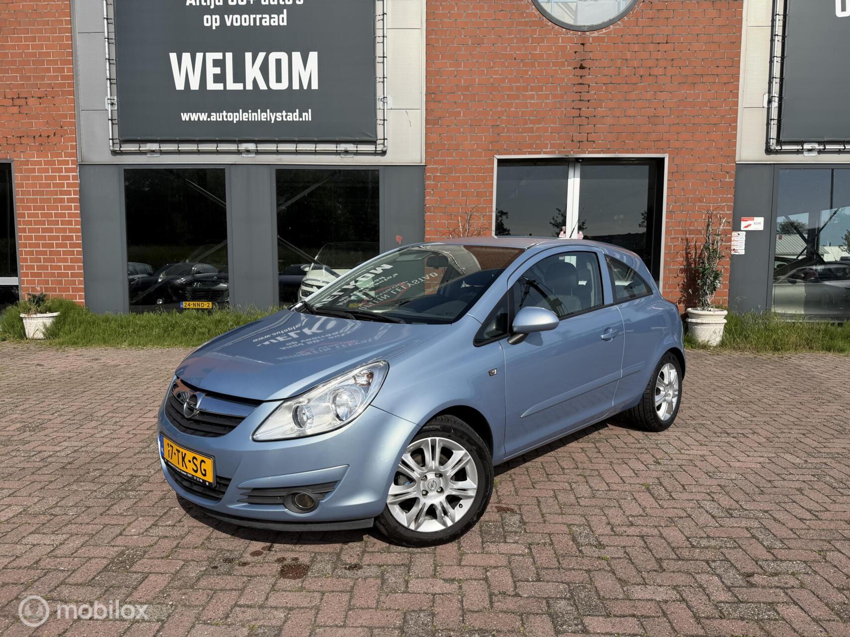 Opel Corsa 1.4-16V Enjoy 2006 - voorkant