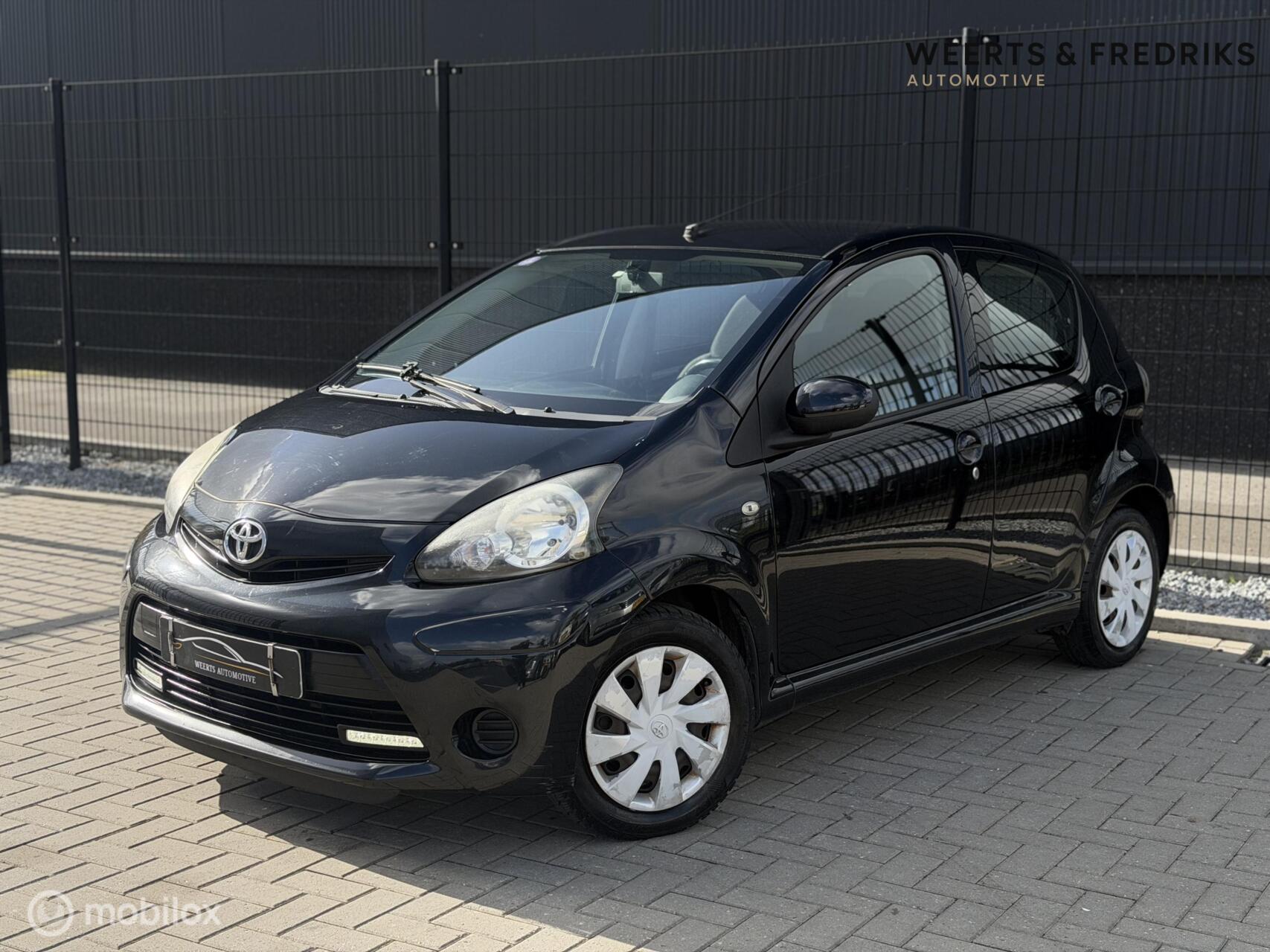 Toyota Toyota Aygo 1.0 VVT-i |AIRCO|LED|5-DEURS|ELEK RAMEN|1e EIG 2012 - voorkant