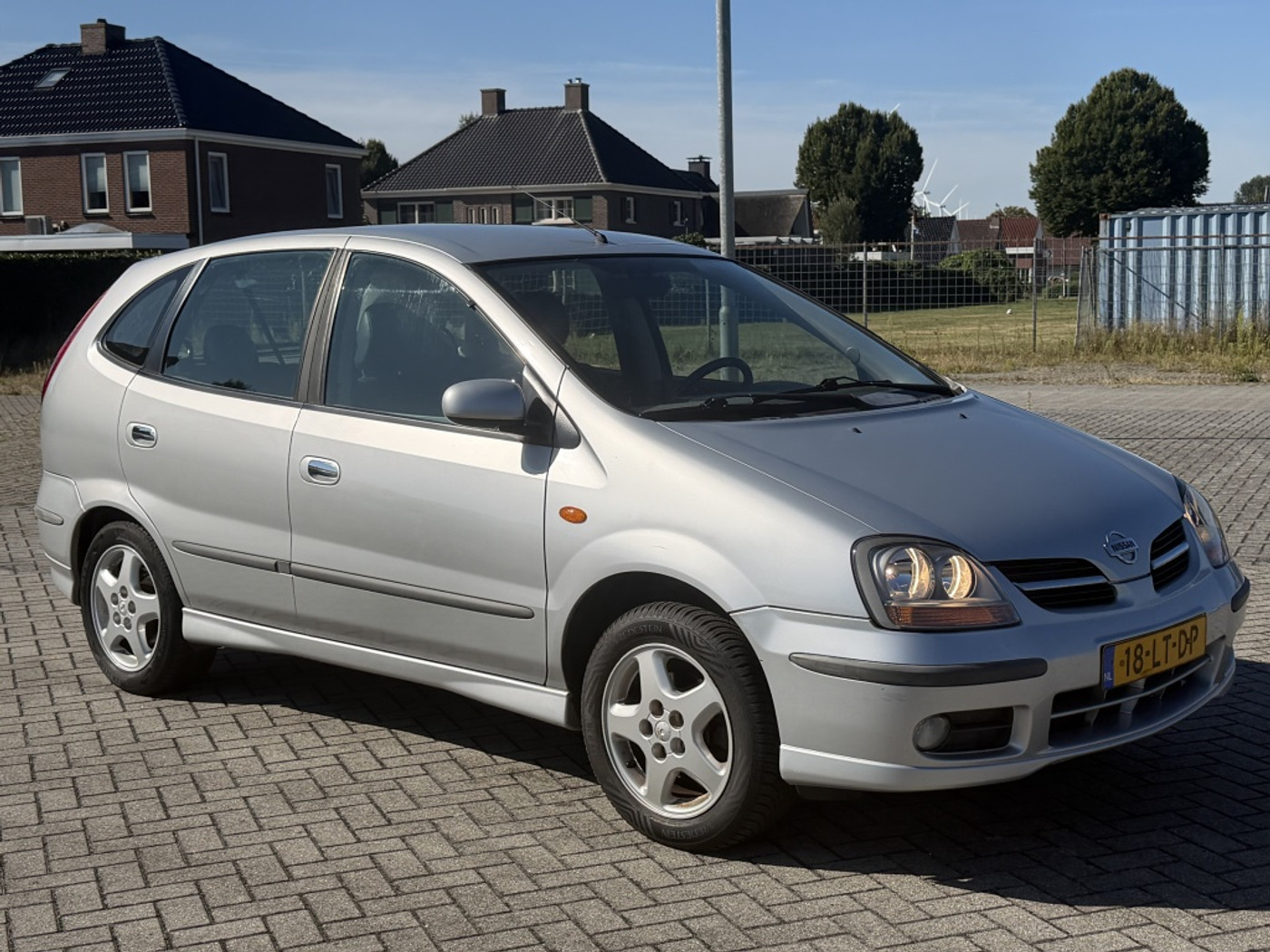 Nissan Nissan Almera Tino 1.8 Tekna AIRCO 2003 - voorkant