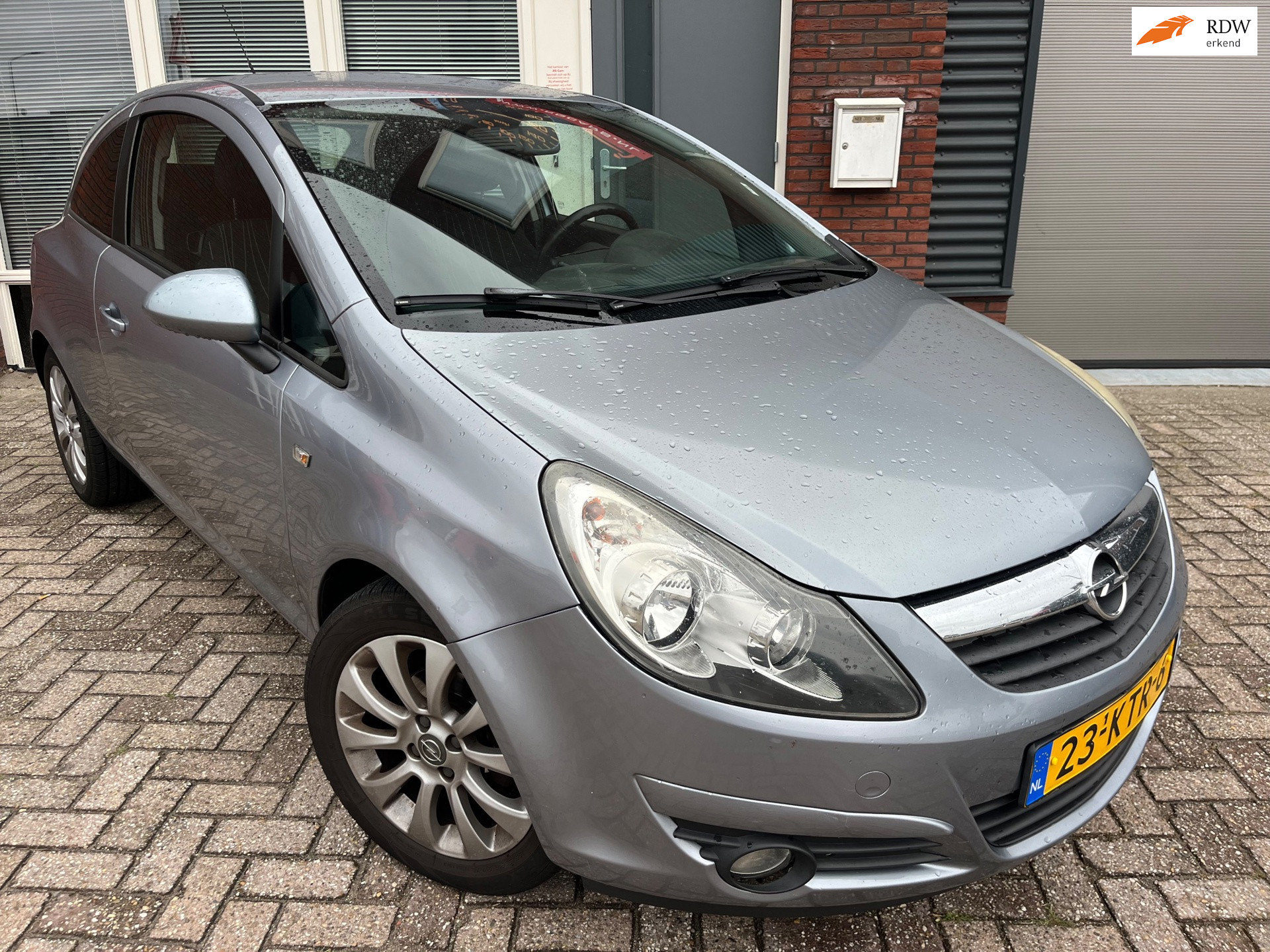 Opel Corsa 1.2 16V 111 Edition Airco Cruise Lichtmetaal NAP 2010 - voorkant