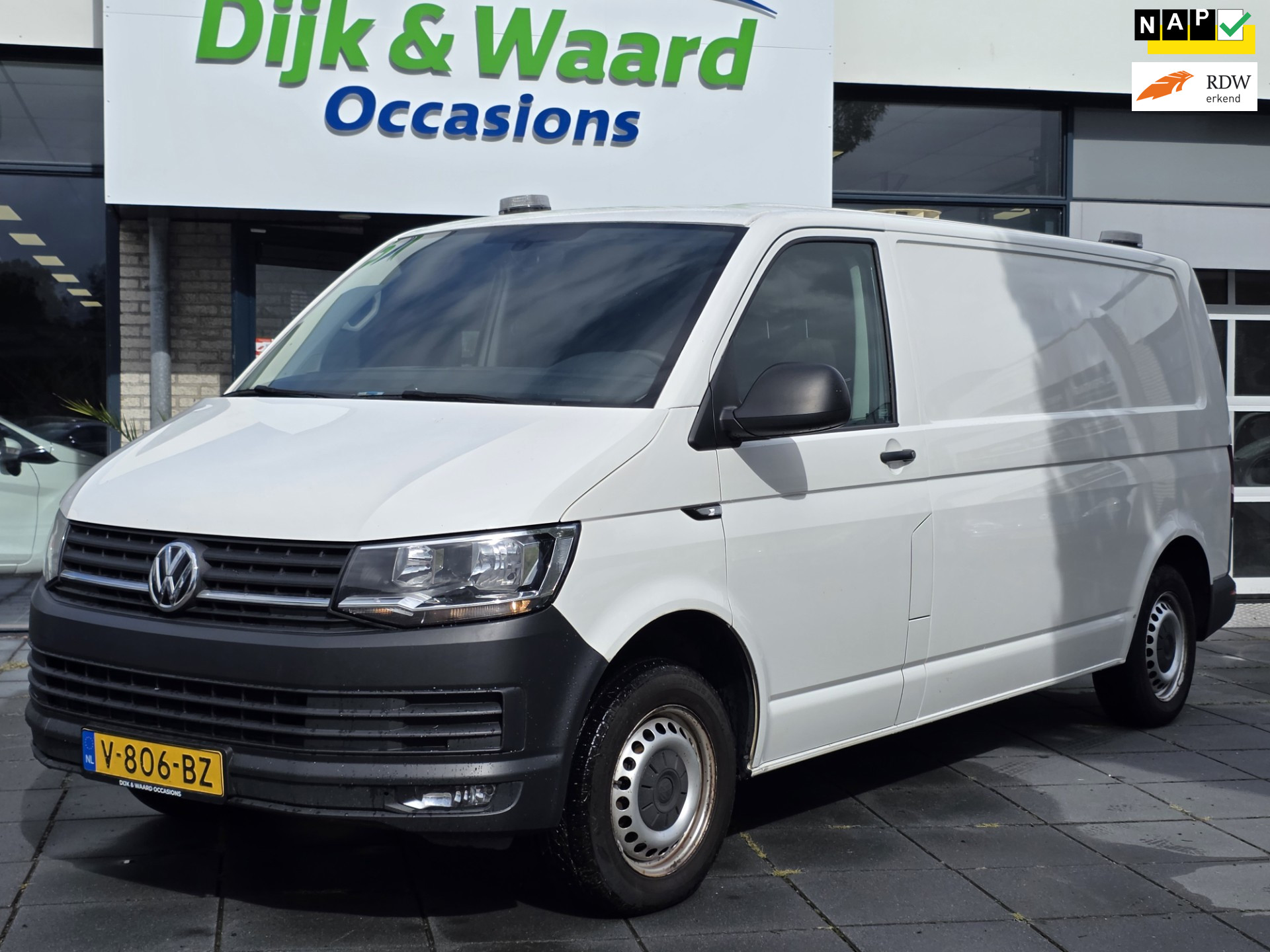 Volkswagen Transporter 2.0 TDI L2H1 DC Trendline Automaat – Werkbus – 220V Omvormer – NAP – 2017 - voorkant