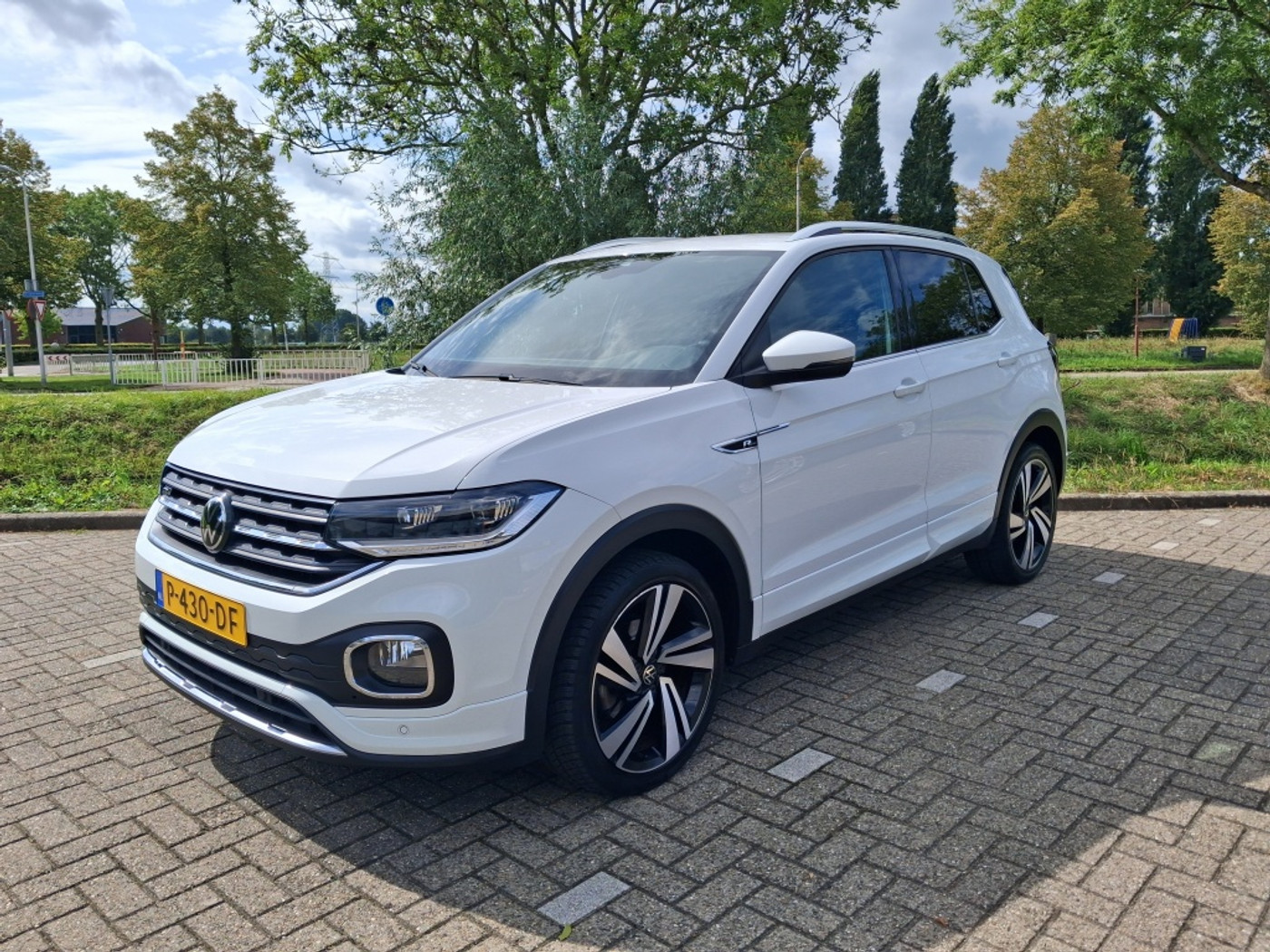 Volkswagen T-cross 1.0 TSI R-Line AUTOMAAT BJ 2022 !!! 2022 - voorkant