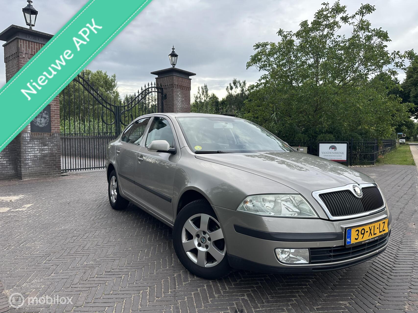 Skoda Octavia 1.6 FSI Elegance Attractive Business 2007 - voorkant