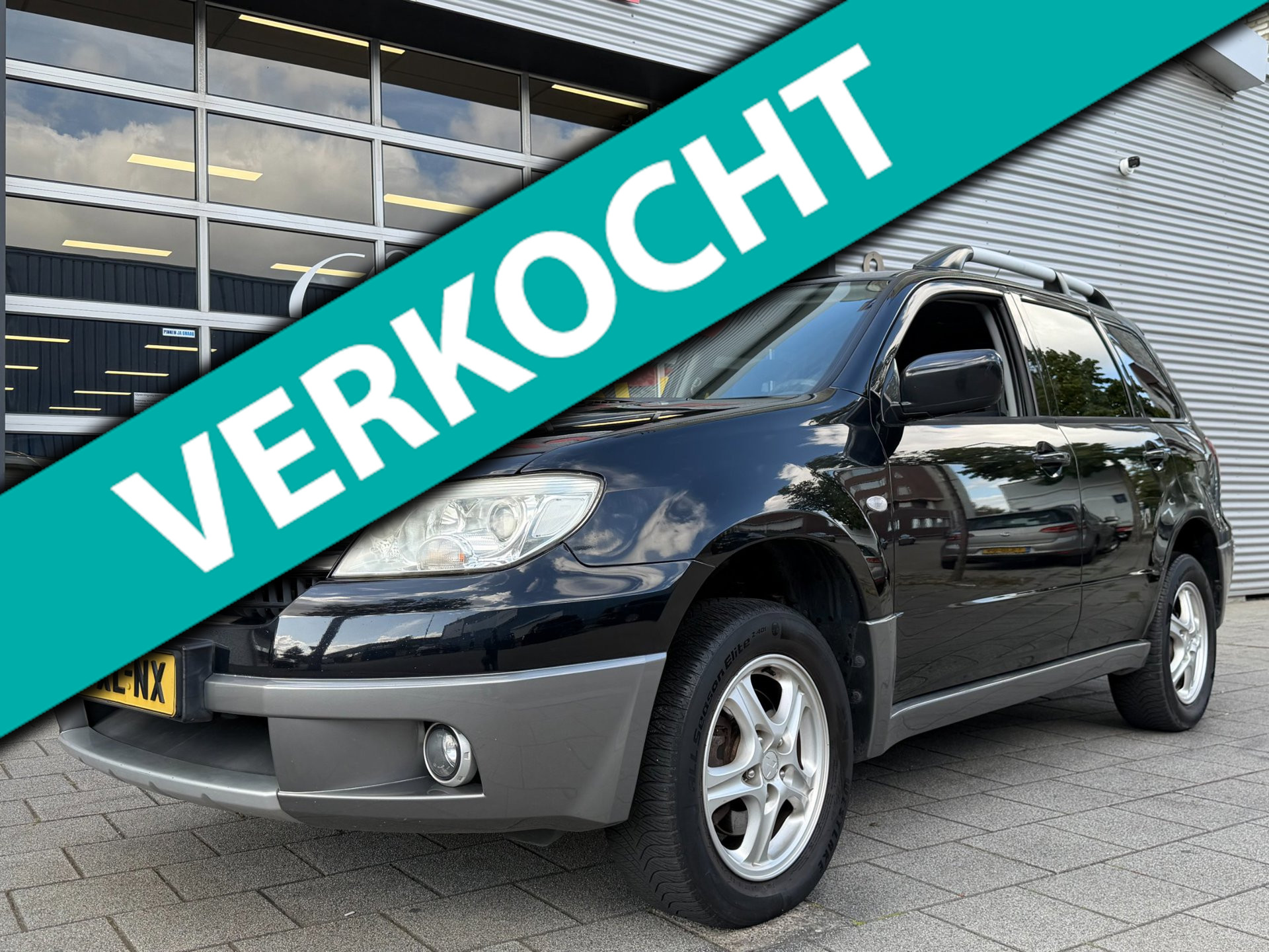 Mitsubishi Mitsubishi Outlander 2.0 Invite+ / Airco / Sport velgen / Comfort pakket / Trekhaak / Nieuwe APK 2007 - voorkant