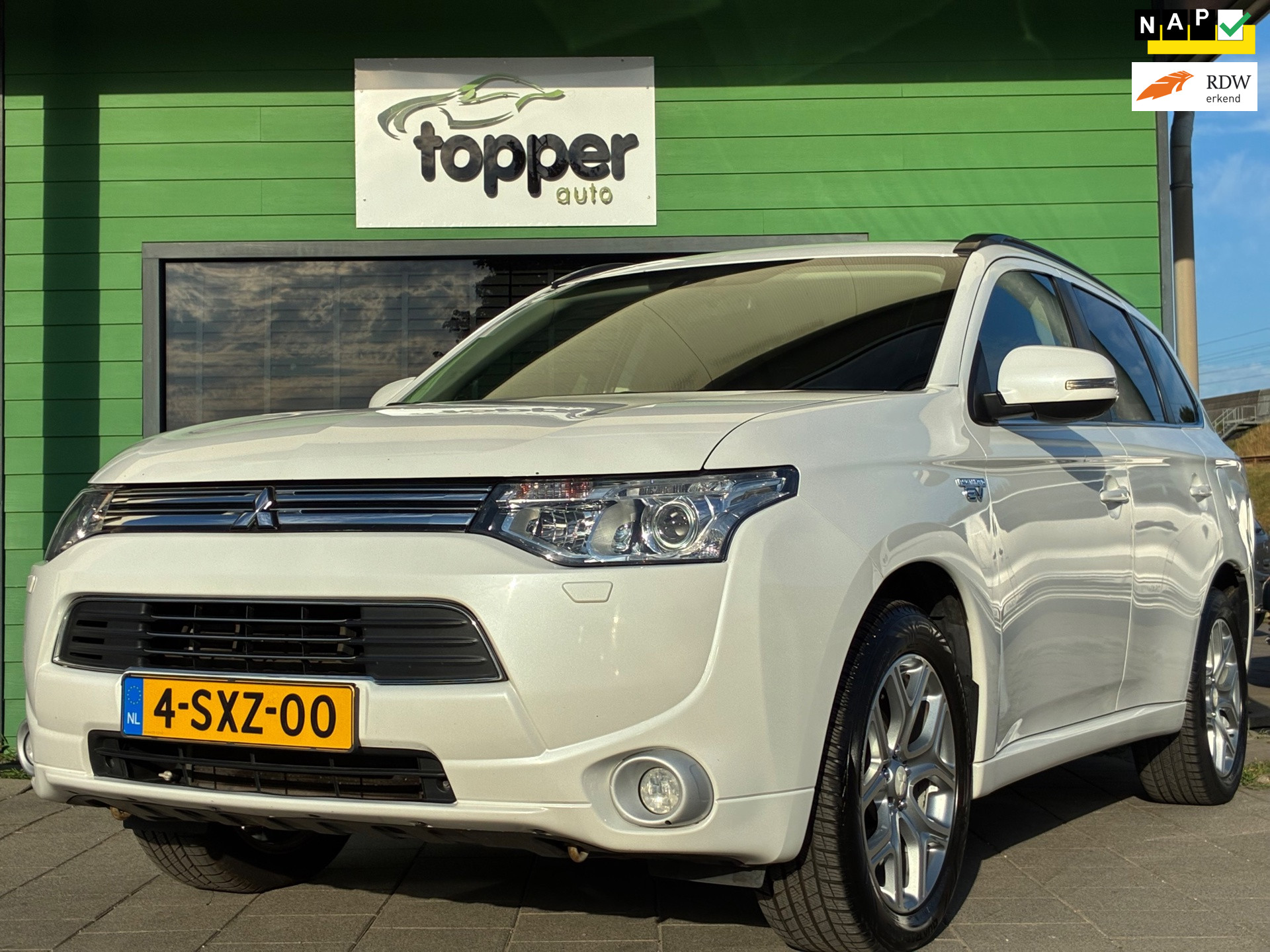 Mitsubishi Mitsubishi Outlander 2.0 PHEV Instyle|2e Eigenaar|Panoramadak|Camera|Navigatie|CruiseControl|Climatronic|Trekhaak 2013 - voorkant