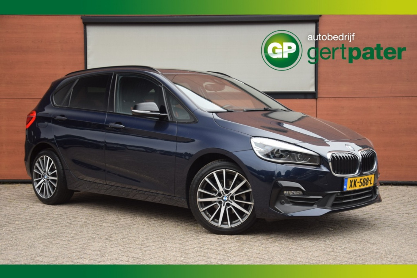 BMW 218i Active Tourer 218i Sportline Trekhaak/Shadowline/18 Inch/Camera/Stoelverwarmin 2019 - voorkant