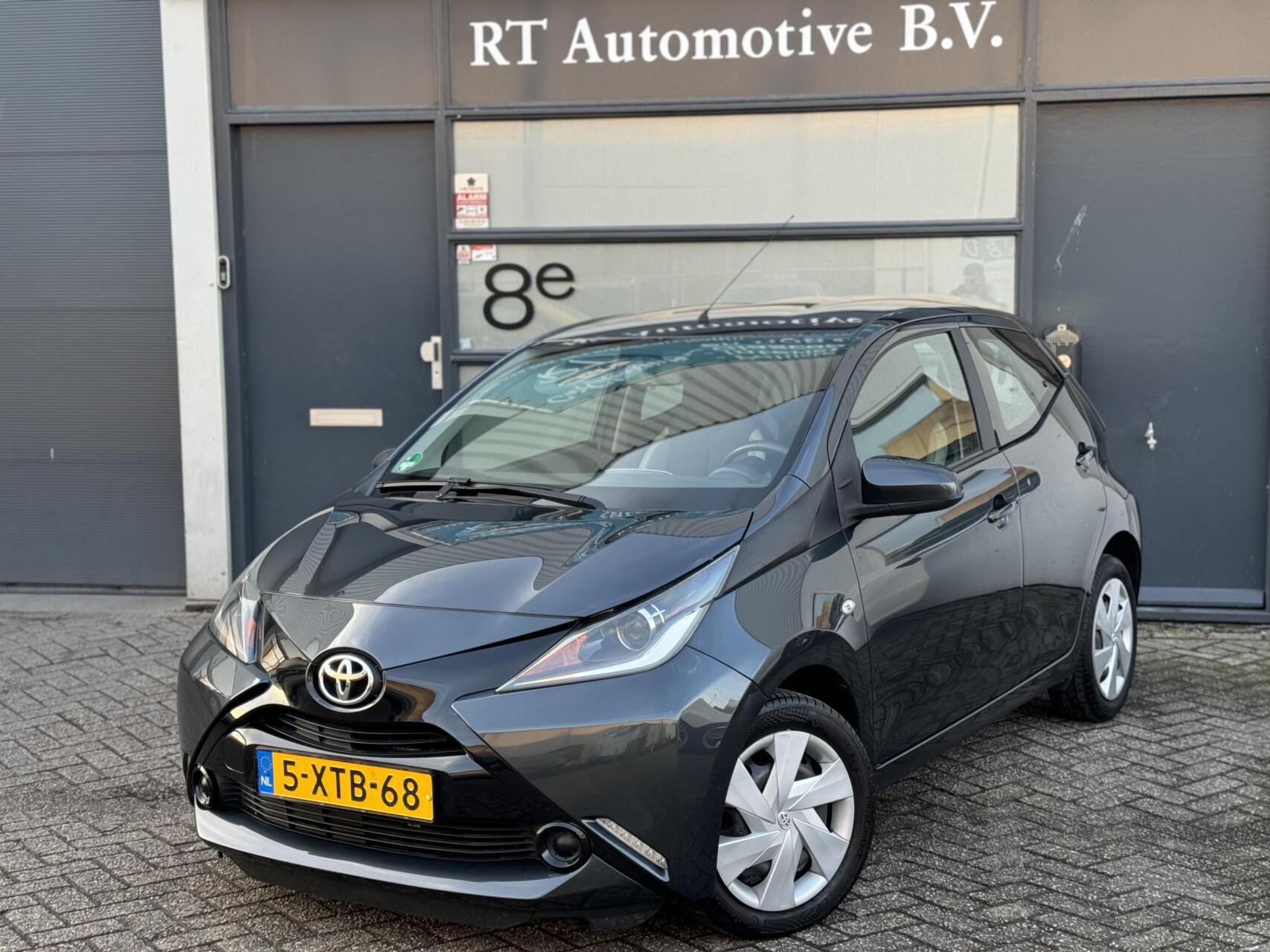 Toyota Toyota Aygo 1.0 VVT-i x-play Dealer OH / Automaat 5drs 2014 - voorkant
