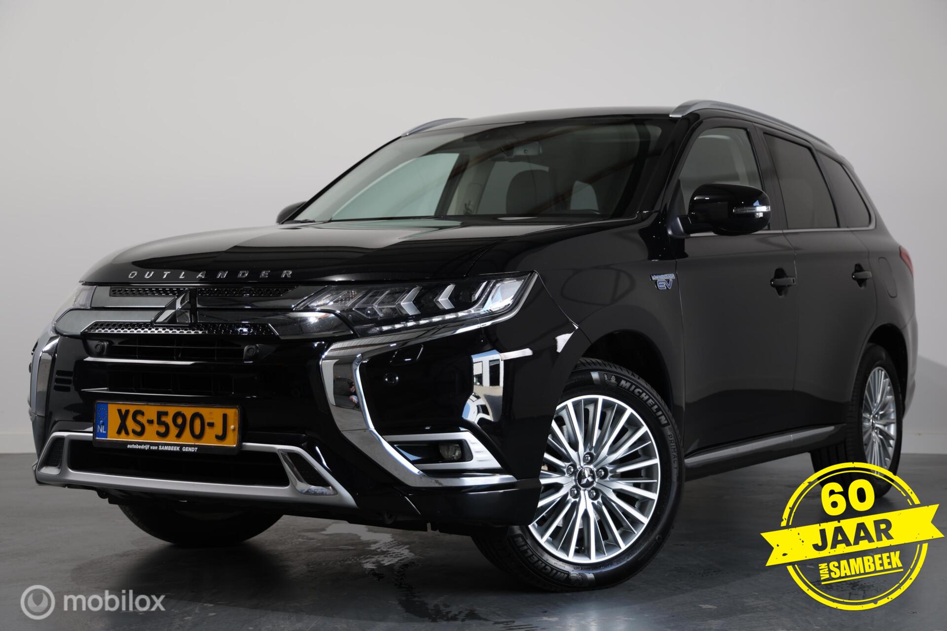 Mitsubishi Mitsubishi Outlander 2.4 PHEV Intense - Panoramadak - Camera - Cruise control 2019 - voorkant