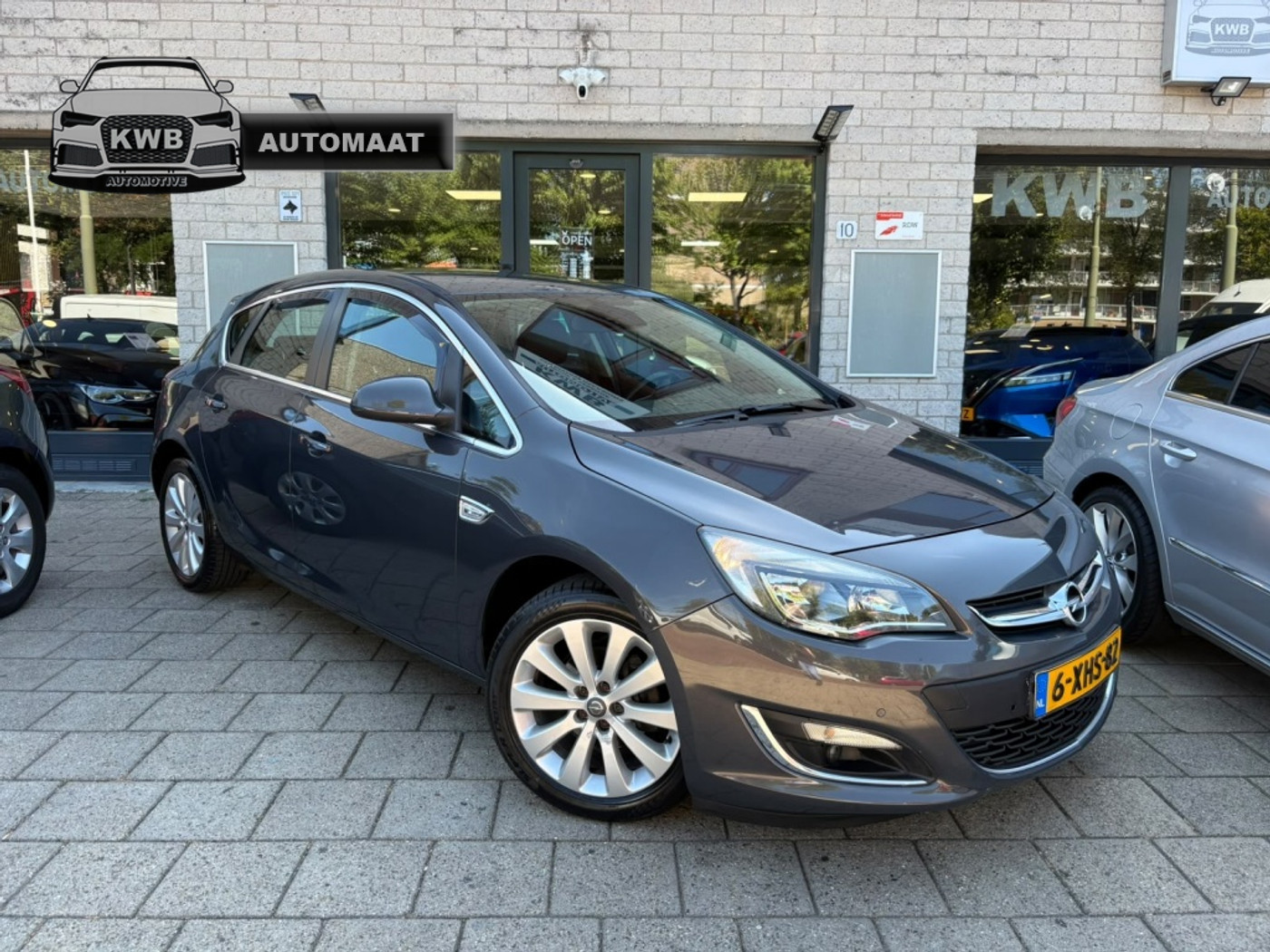 Opel Astra 1.4 Turbo Trekhaak Navi Camera Automaat 2012 - voorkant