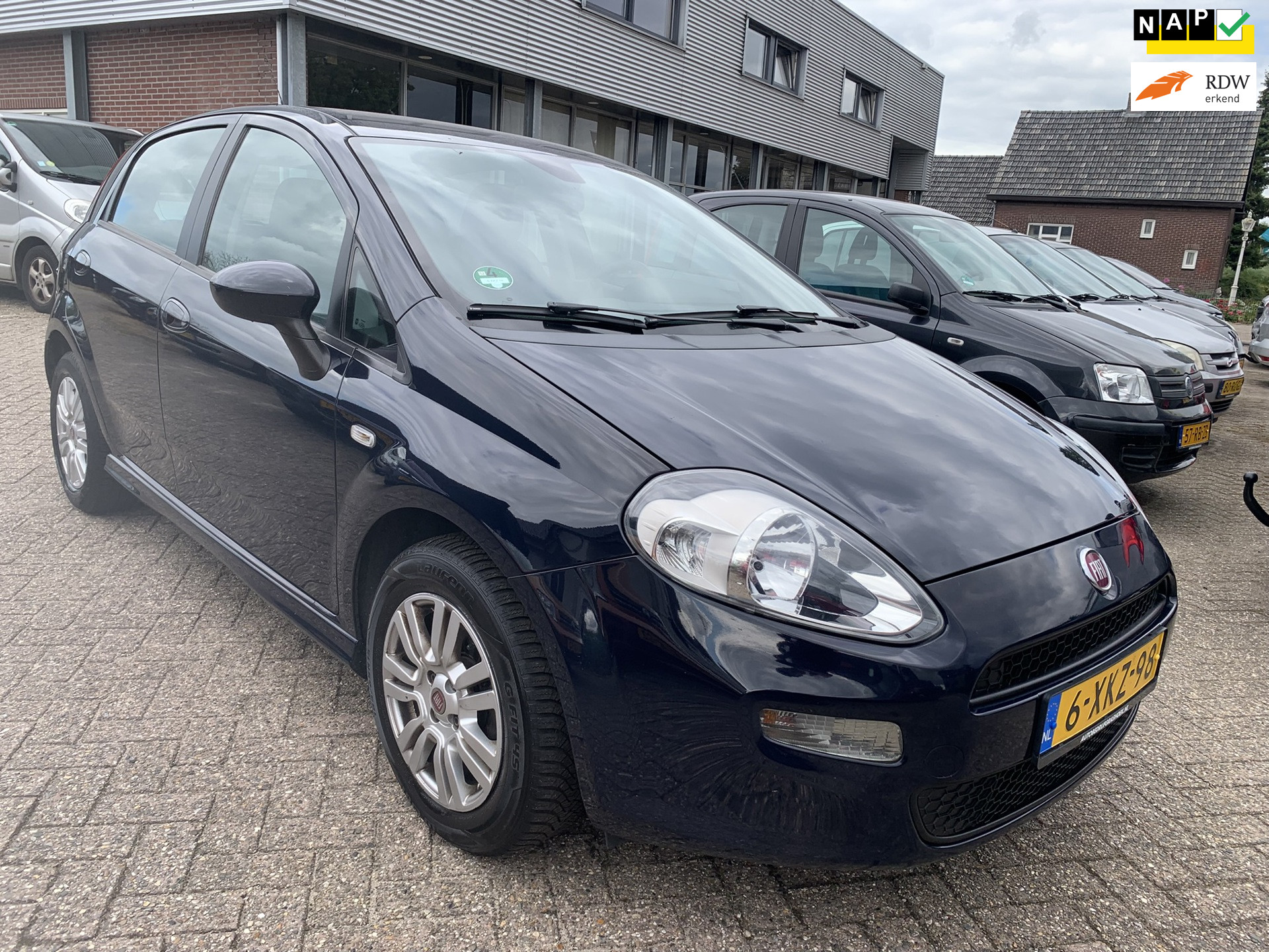 Fiat Fiat Punto 0.9 TwinAir Street 2014 € 3.250.- 1 Jr. Apk , Zo mee 2014 - voorkant