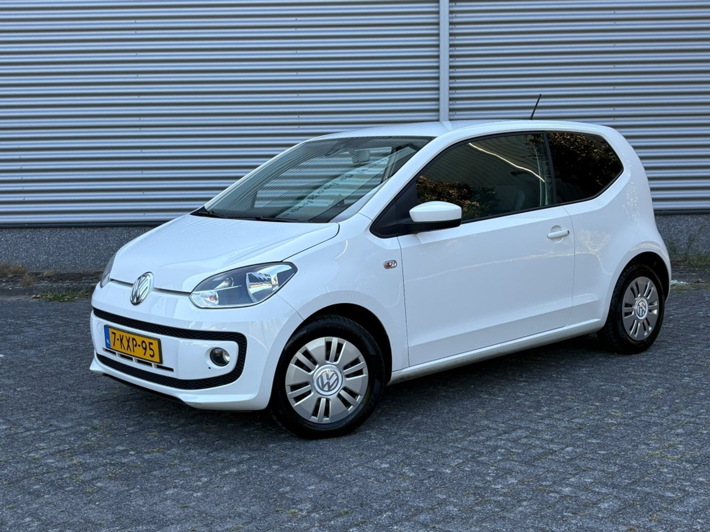 Volkswagen Up 1.0 move up! Stoelverwarming NAVI Parkeersensoren 2013 - voorkant