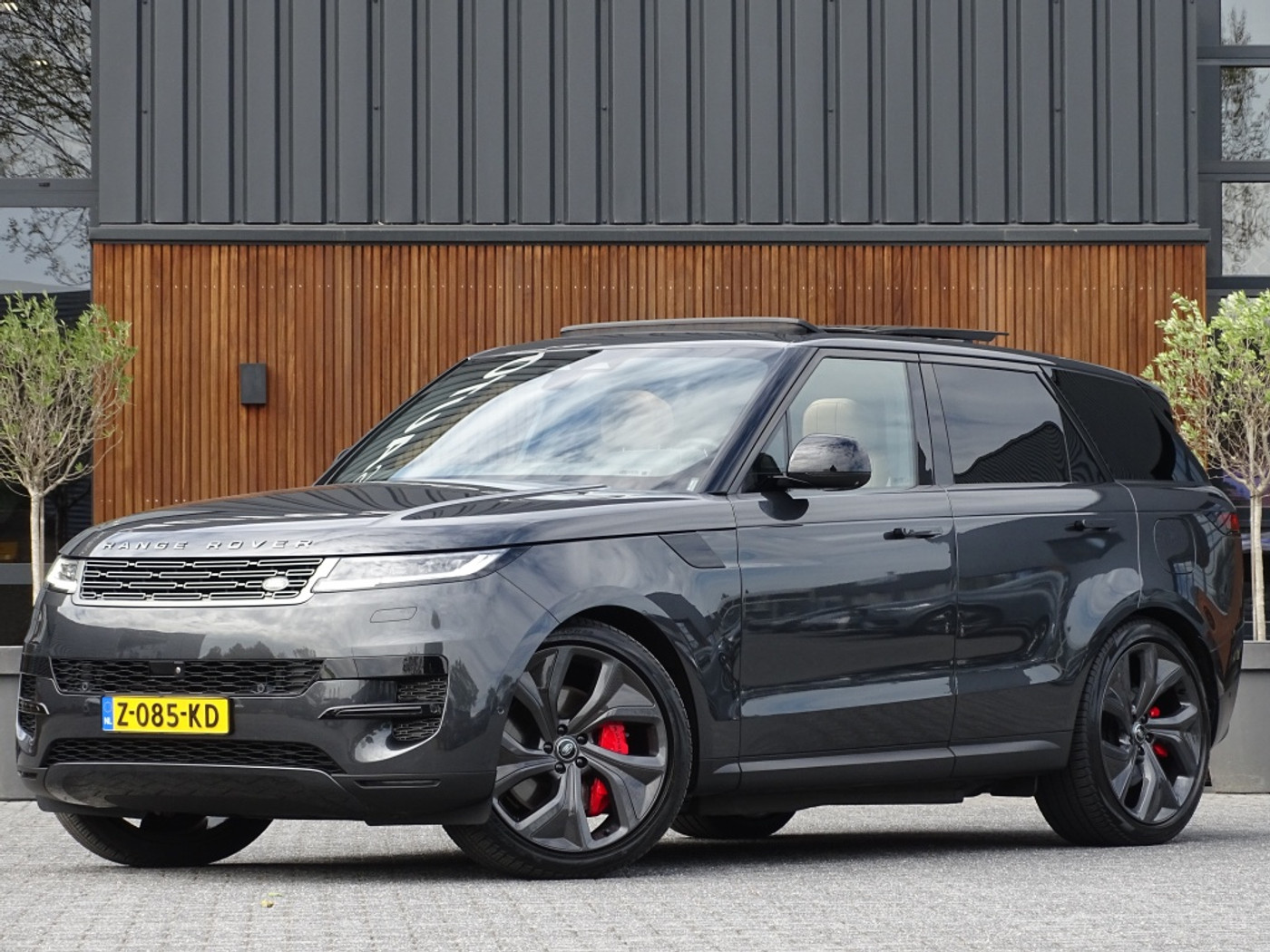 Land Rover Range Rover Sport 3.0 P460e Dynamic SE PHEV| 23” Carbon velgen | Trekhaak | Black Pack 2024 - voorkant
