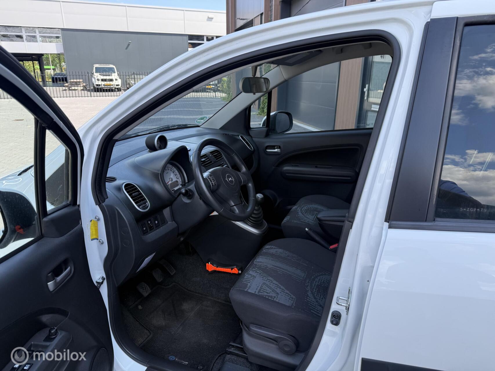 Foto van Opel Agila