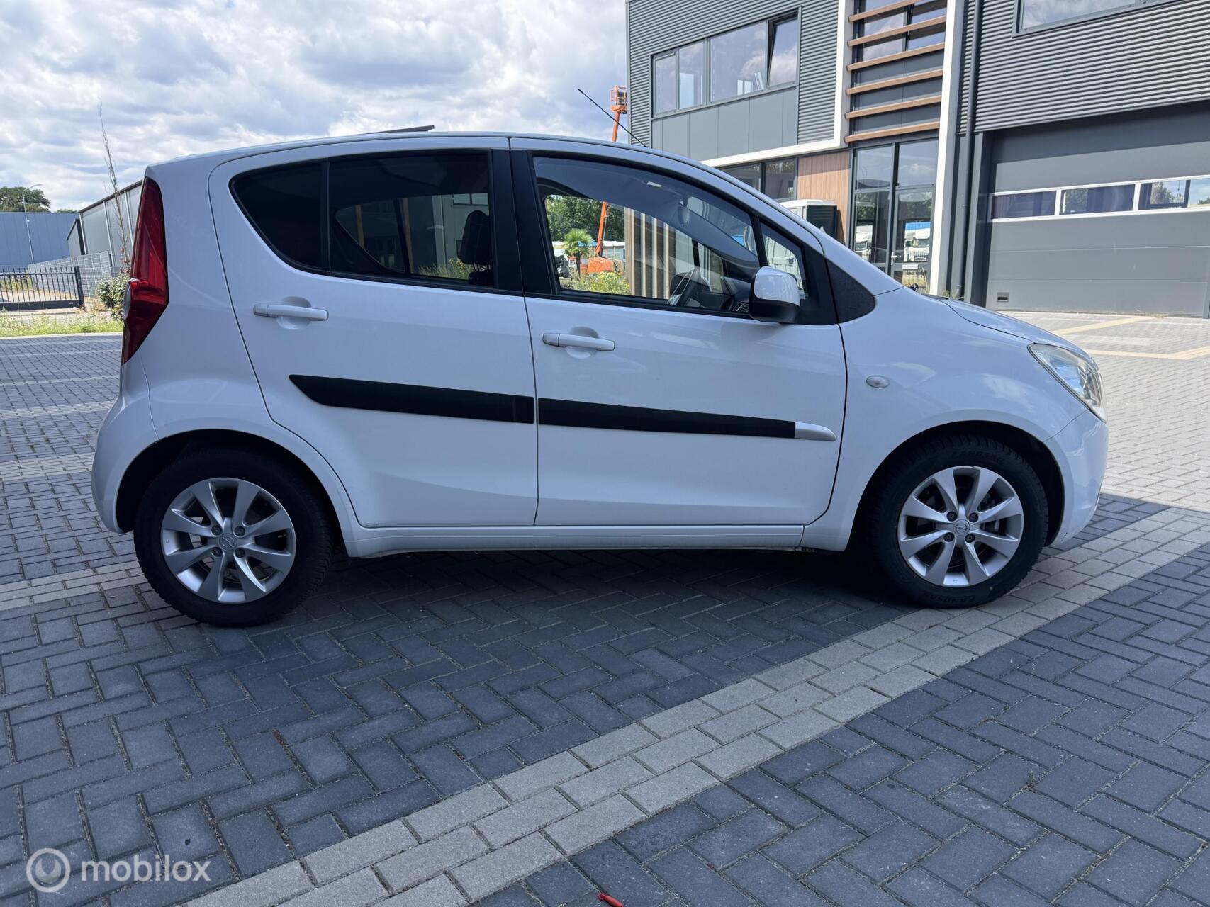 Foto van Opel Agila