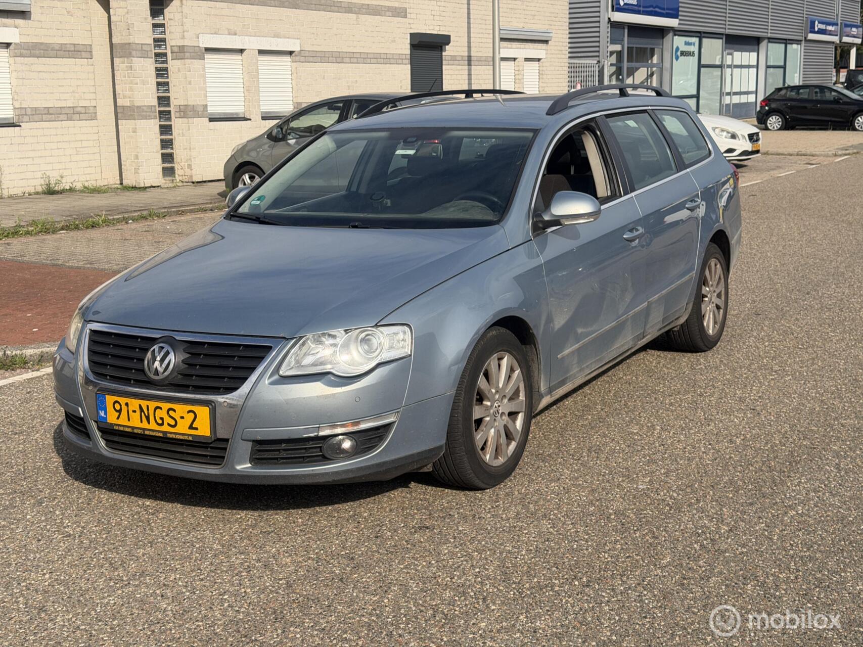 Volkswagen Passat 1.6 TDI Comfortline BlueMotion 2010 - voorkant
