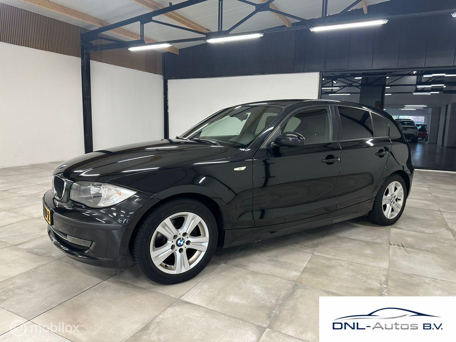 BMW 1er Reihe 118i 2009 - voorkant
