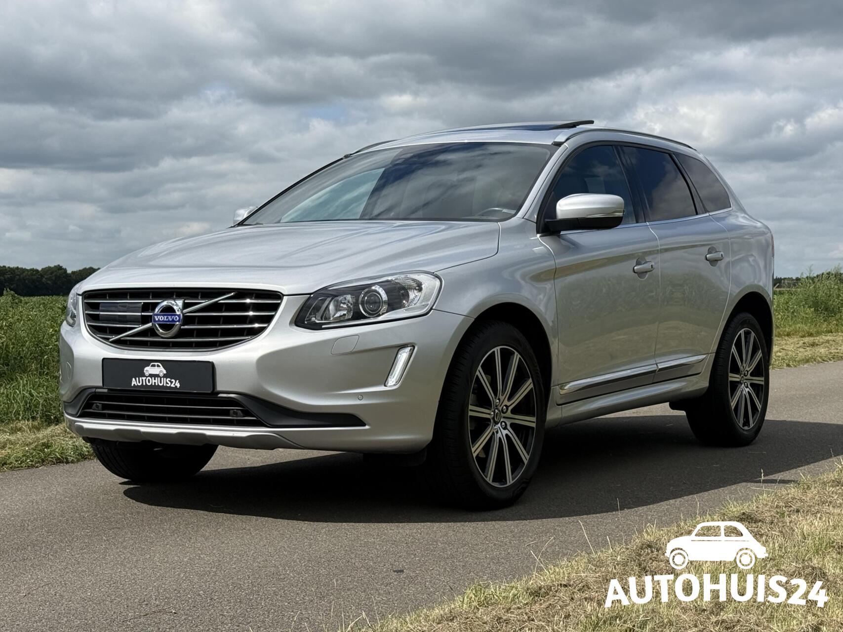 Volvo Xc60 2.0 T5 FWD Summum POLESTAR PANODAK XENON ACC PDC 20'' 2017 - voorkant