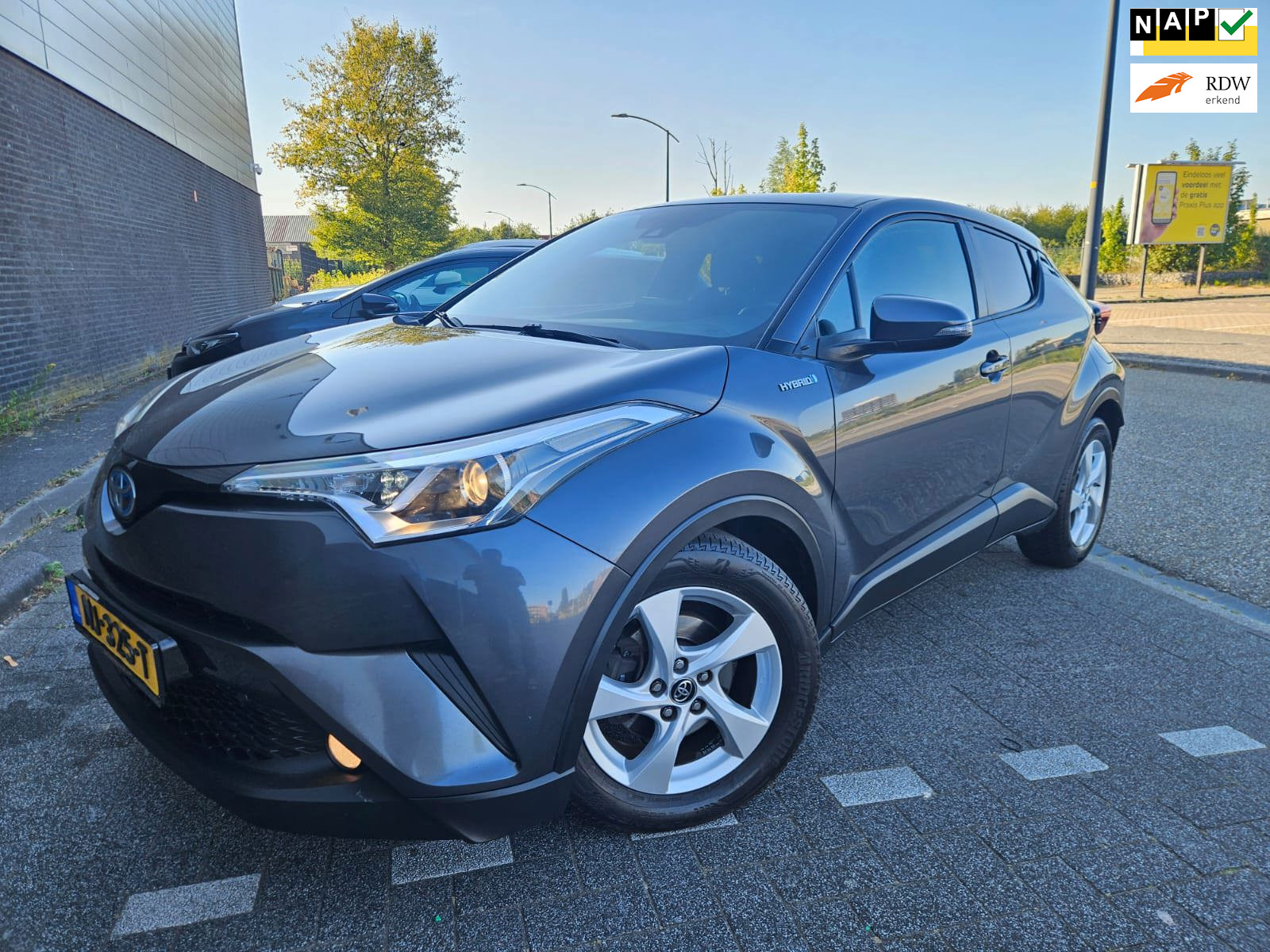 Toyota Toyota C-hr 1.8 Hybrid Dynamic GARANTIE 2017 - voorkant