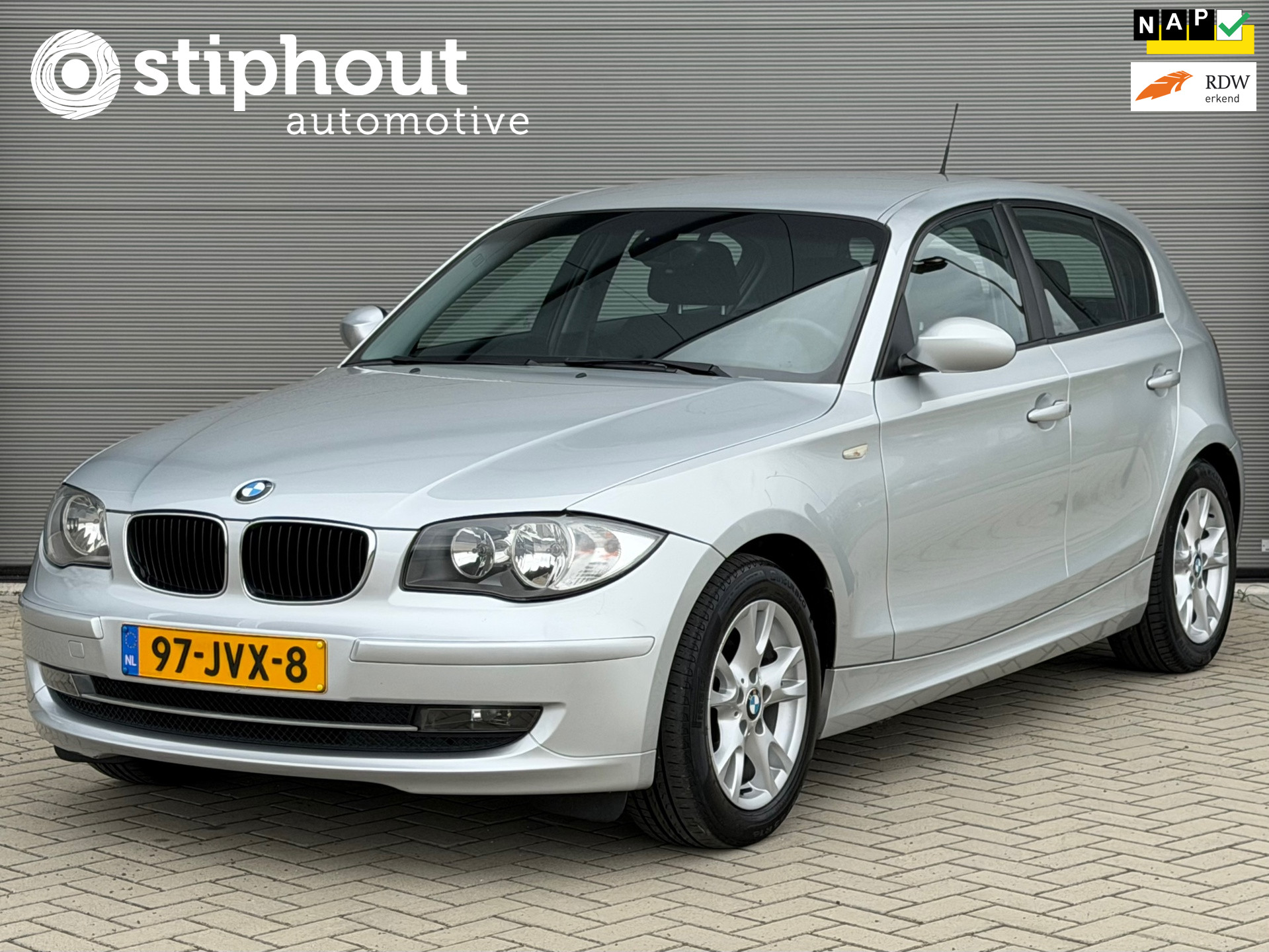 BMW 1er Reihe 116i Business Automaat | Dealer ond.| Origineel NL | APK 2027 2009 - voorkant